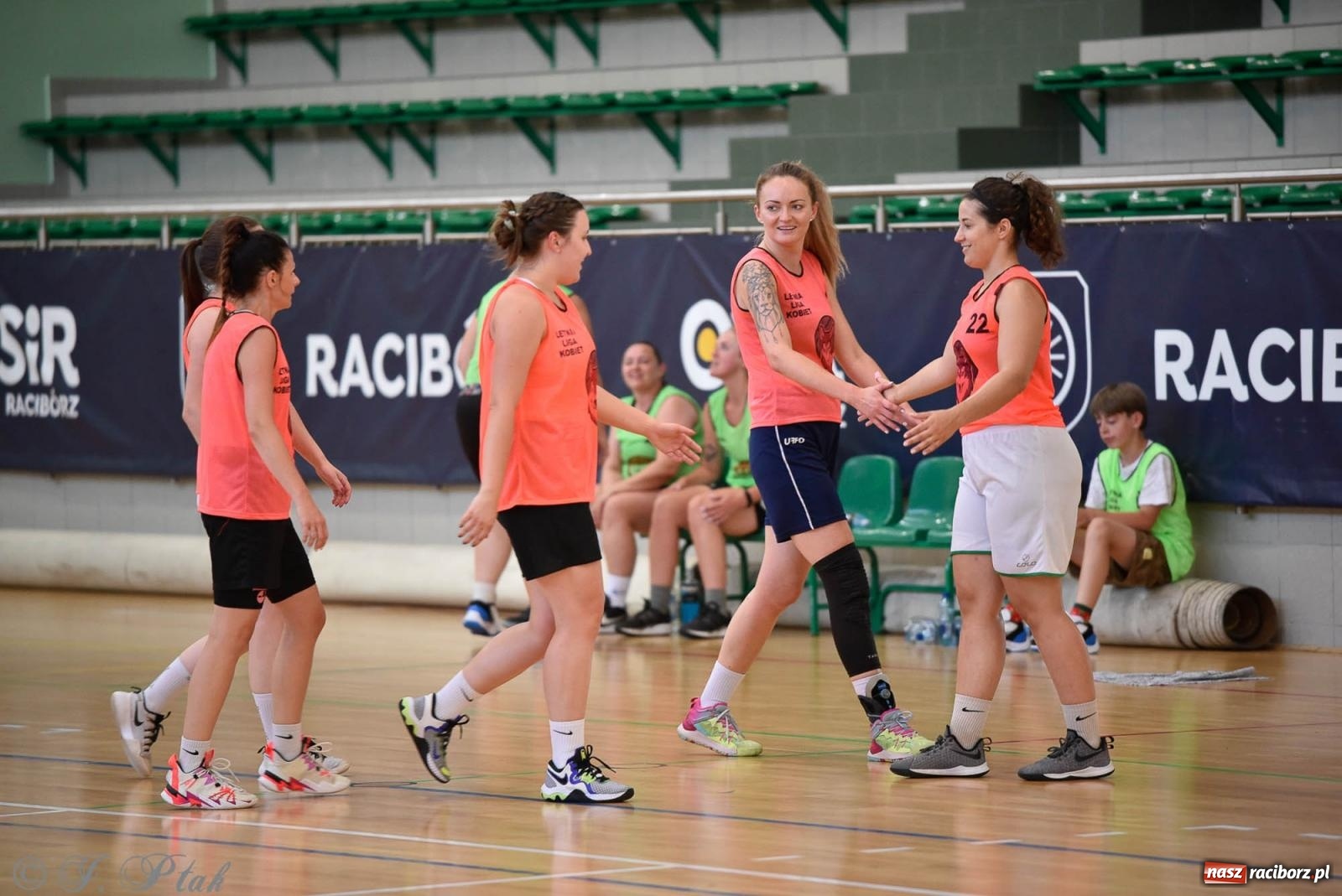 Zdjęcie w galerii na portalu naszraciborz.pl: Rywalizacja z miłości do dyscypliny. Liga Koszykówki Kobiet w Raciborzu [FOTO] wiadomości z regionu