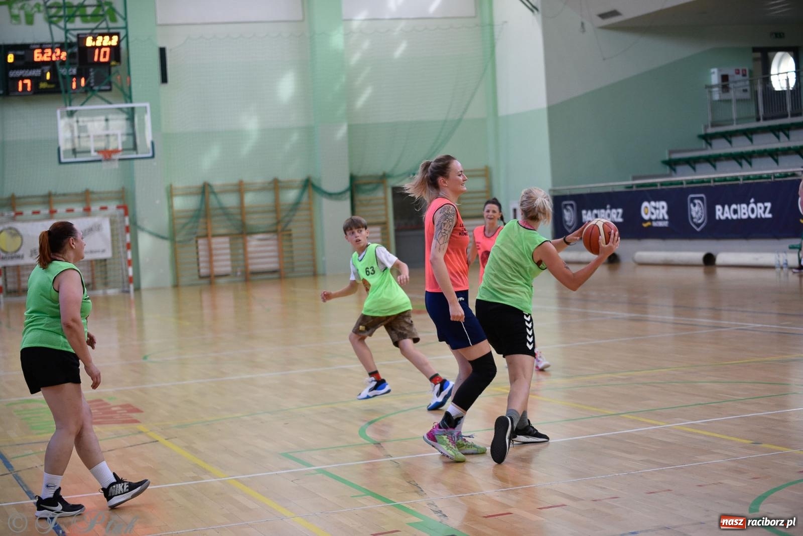 Zdjęcie w galerii na portalu naszraciborz.pl: Rywalizacja z miłości do dyscypliny. Liga Koszykówki Kobiet w Raciborzu [FOTO] wiadomości z regionu