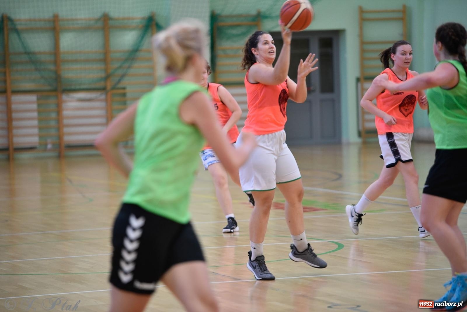 Zdjęcie w galerii na portalu naszraciborz.pl: Rywalizacja z miłości do dyscypliny. Liga Koszykówki Kobiet w Raciborzu [FOTO] wiadomości z regionu
