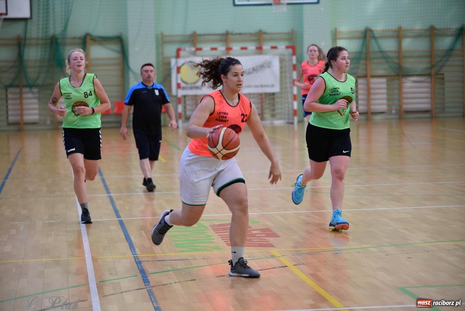 Zdjęcie w galerii na portalu naszraciborz.pl: Rywalizacja z miłości do dyscypliny. Liga Koszykówki Kobiet w Raciborzu [FOTO] wiadomości z regionu