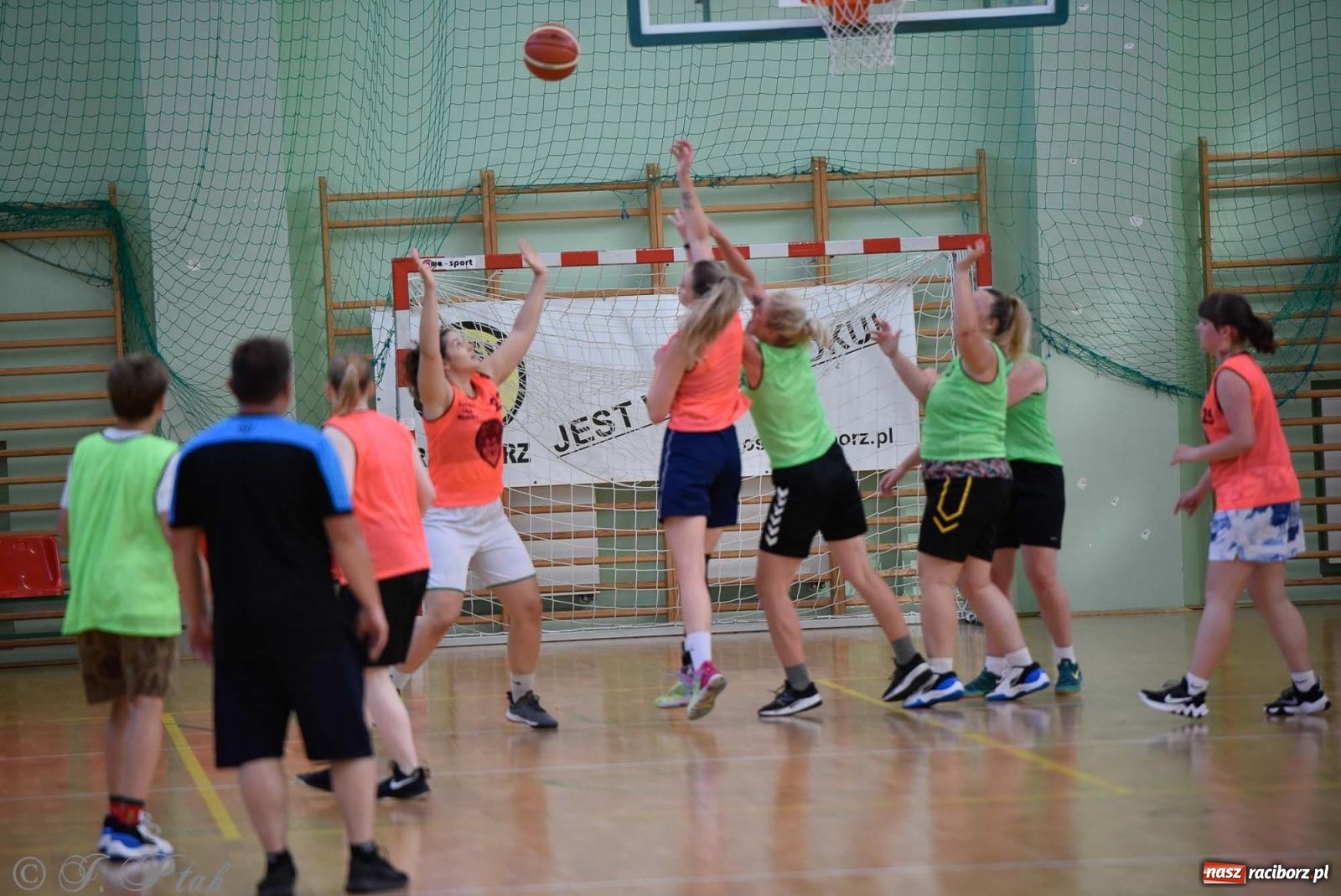 Zdjęcie w galerii na portalu naszraciborz.pl: Rywalizacja z miłości do dyscypliny. Liga Koszykówki Kobiet w Raciborzu [FOTO] wiadomości z regionu