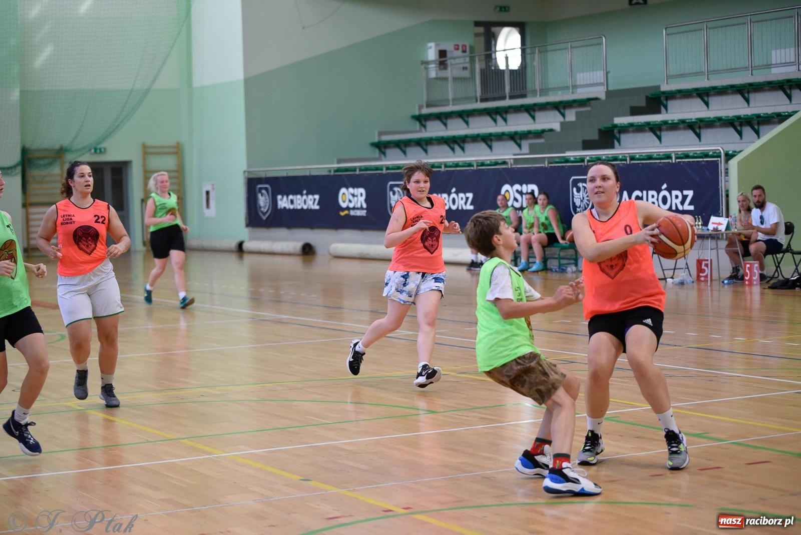 Zdjęcie w galerii na portalu naszraciborz.pl: Rywalizacja z miłości do dyscypliny. Liga Koszykówki Kobiet w Raciborzu [FOTO] wiadomości z regionu
