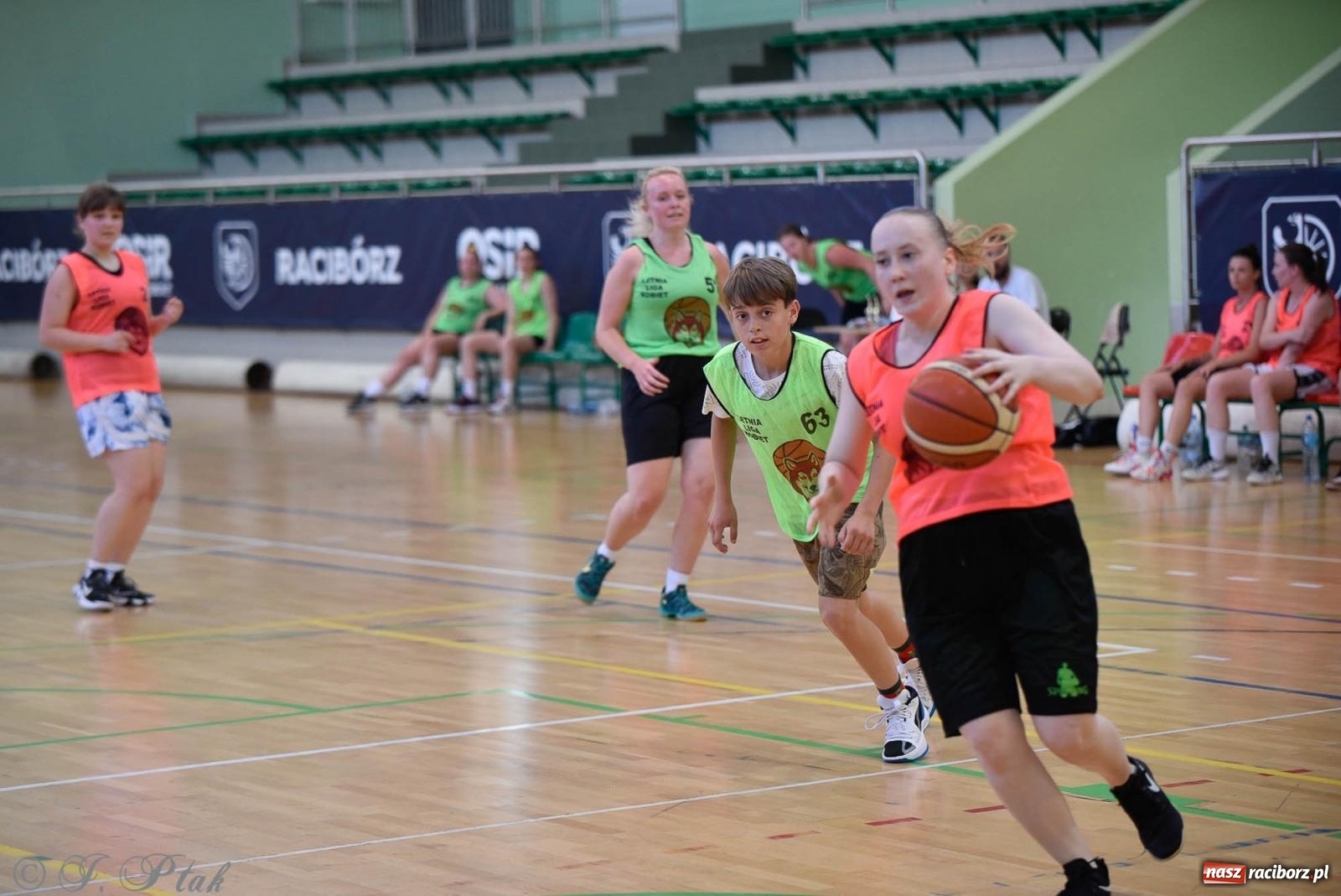 Zdjęcie w galerii na portalu naszraciborz.pl: Rywalizacja z miłości do dyscypliny. Liga Koszykówki Kobiet w Raciborzu [FOTO] wiadomości z regionu