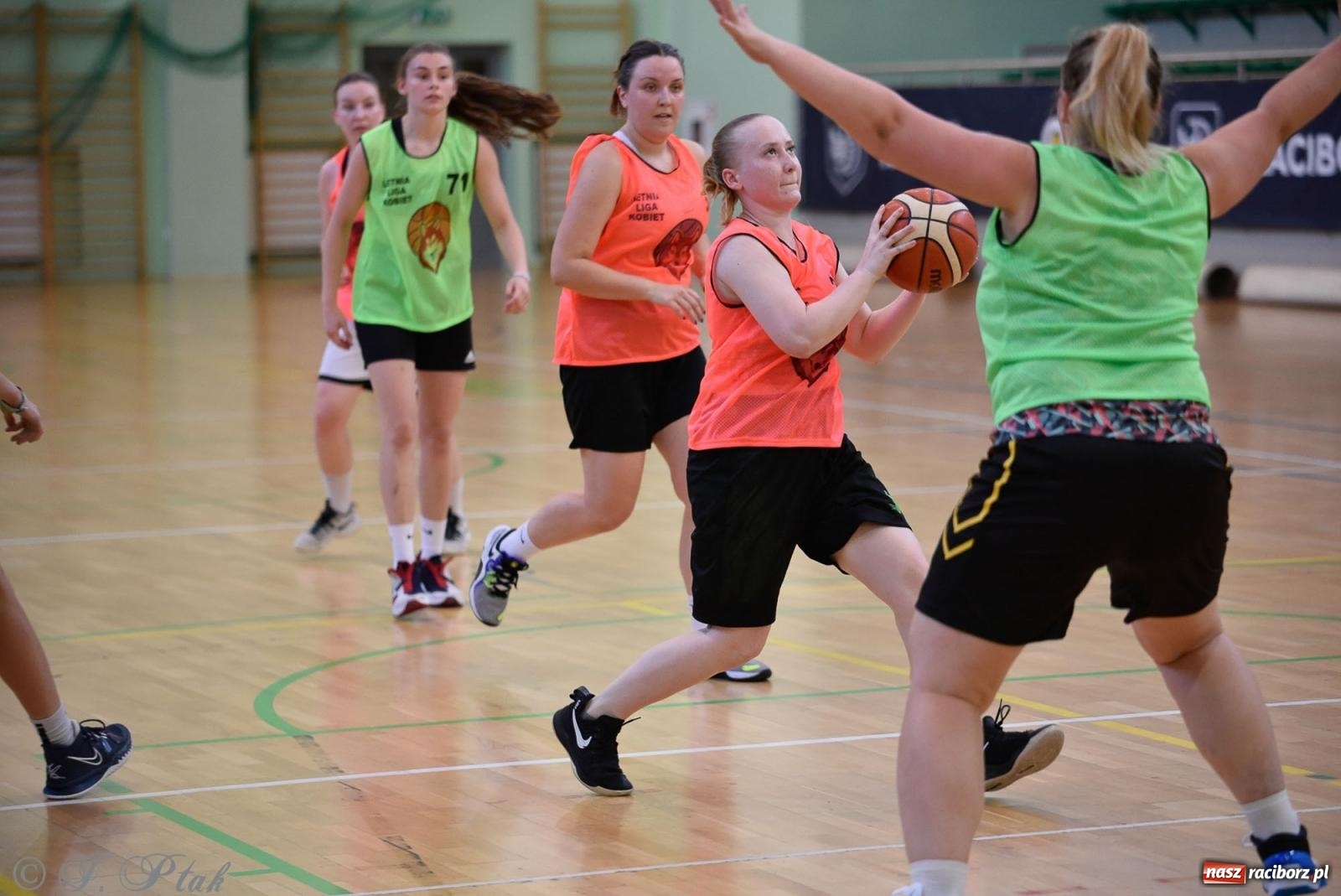 Zdjęcie w galerii na portalu naszraciborz.pl: Rywalizacja z miłości do dyscypliny. Liga Koszykówki Kobiet w Raciborzu [FOTO] wiadomości z regionu