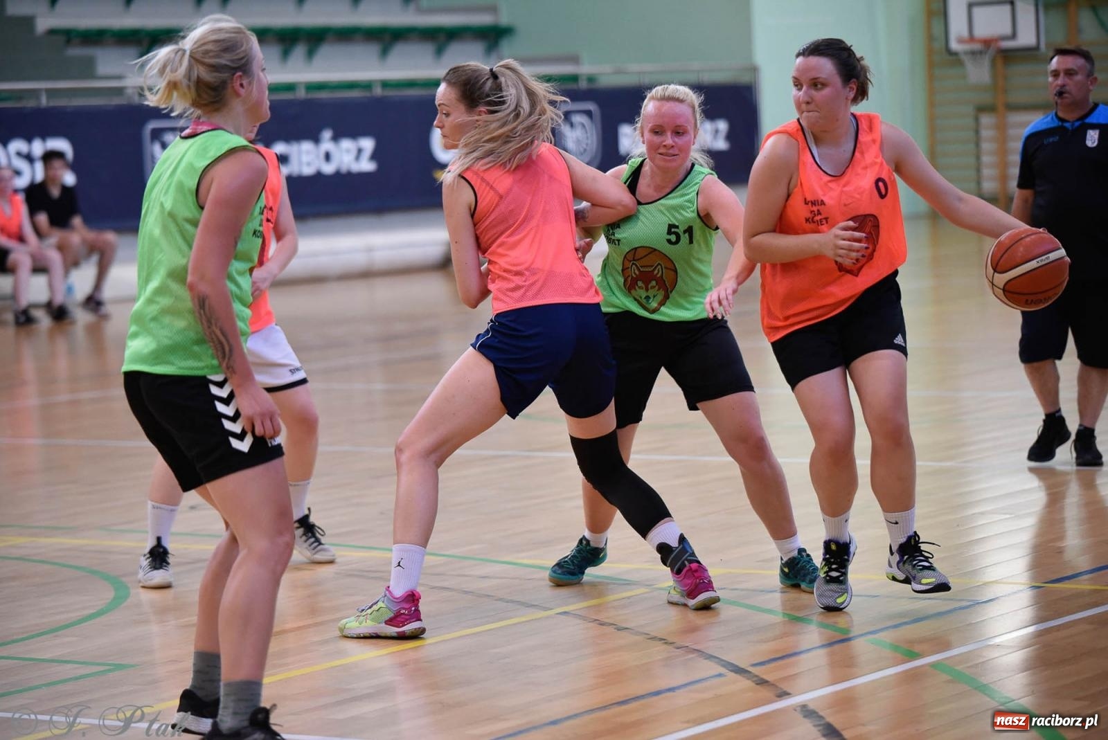 Zdjęcie w galerii na portalu naszraciborz.pl: Rywalizacja z miłości do dyscypliny. Liga Koszykówki Kobiet w Raciborzu [FOTO] wiadomości z regionu