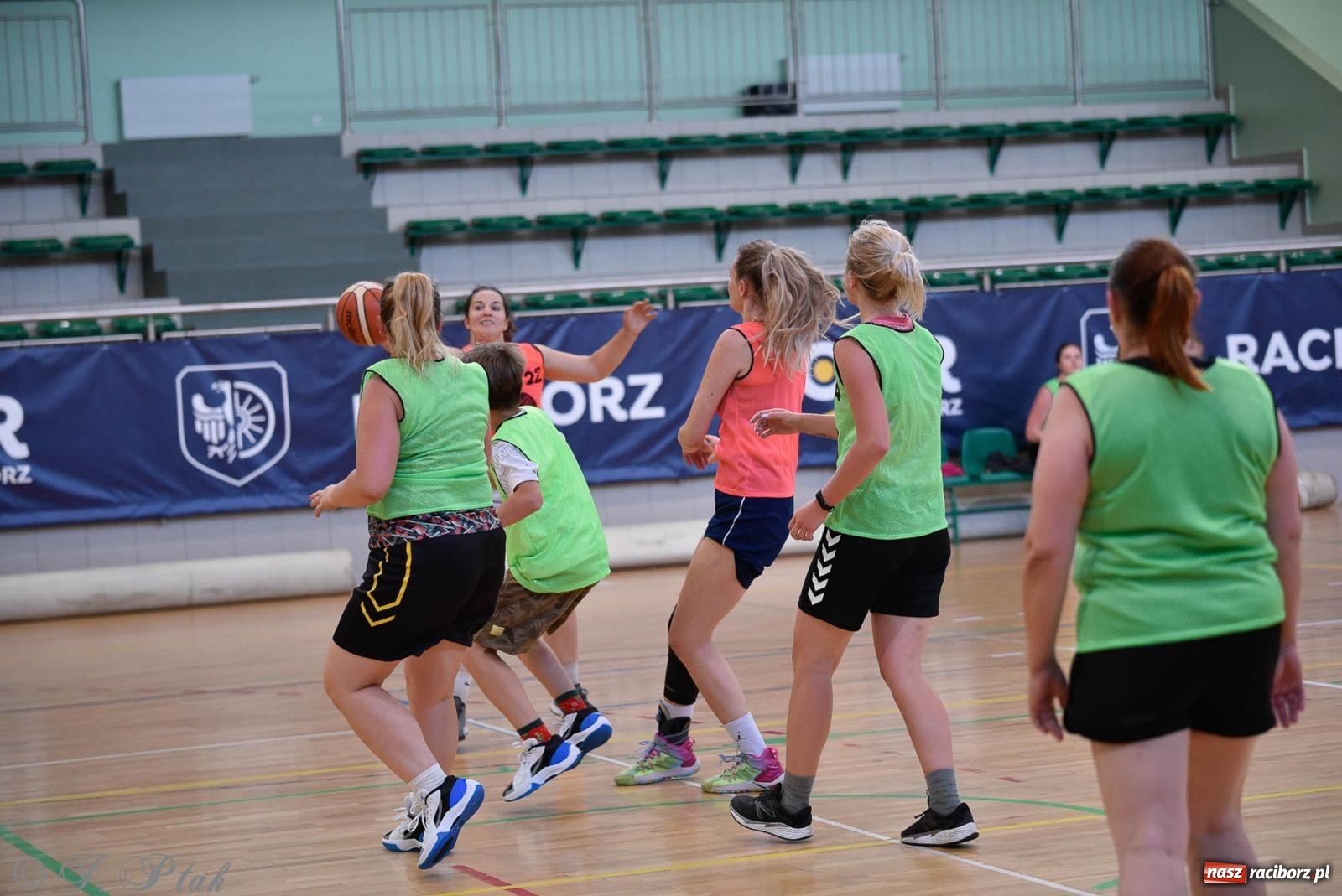 Zdjęcie w galerii na portalu naszraciborz.pl: Rywalizacja z miłości do dyscypliny. Liga Koszykówki Kobiet w Raciborzu [FOTO] wiadomości z regionu