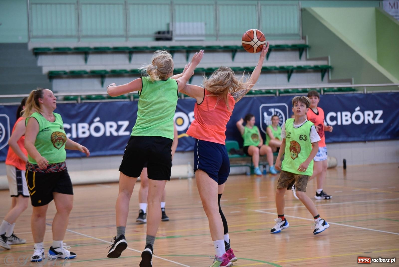 Zdjęcie w galerii na portalu naszraciborz.pl: Rywalizacja z miłości do dyscypliny. Liga Koszykówki Kobiet w Raciborzu [FOTO] wiadomości z regionu