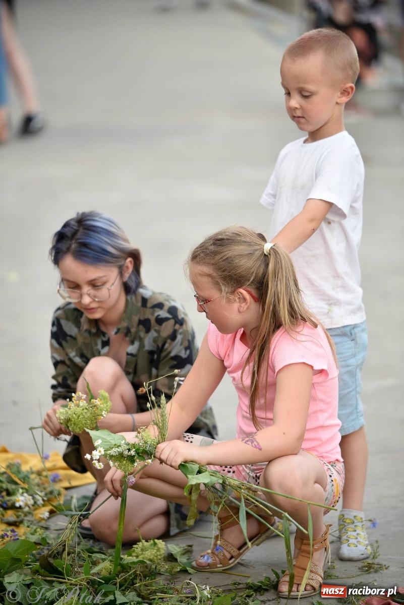 Zdjęcie w galerii na portalu naszraciborz.pl: Raciborska Noc Kupały - długi korowód nad Odrą [FOTO i WIDEO] wiadomości z regionu