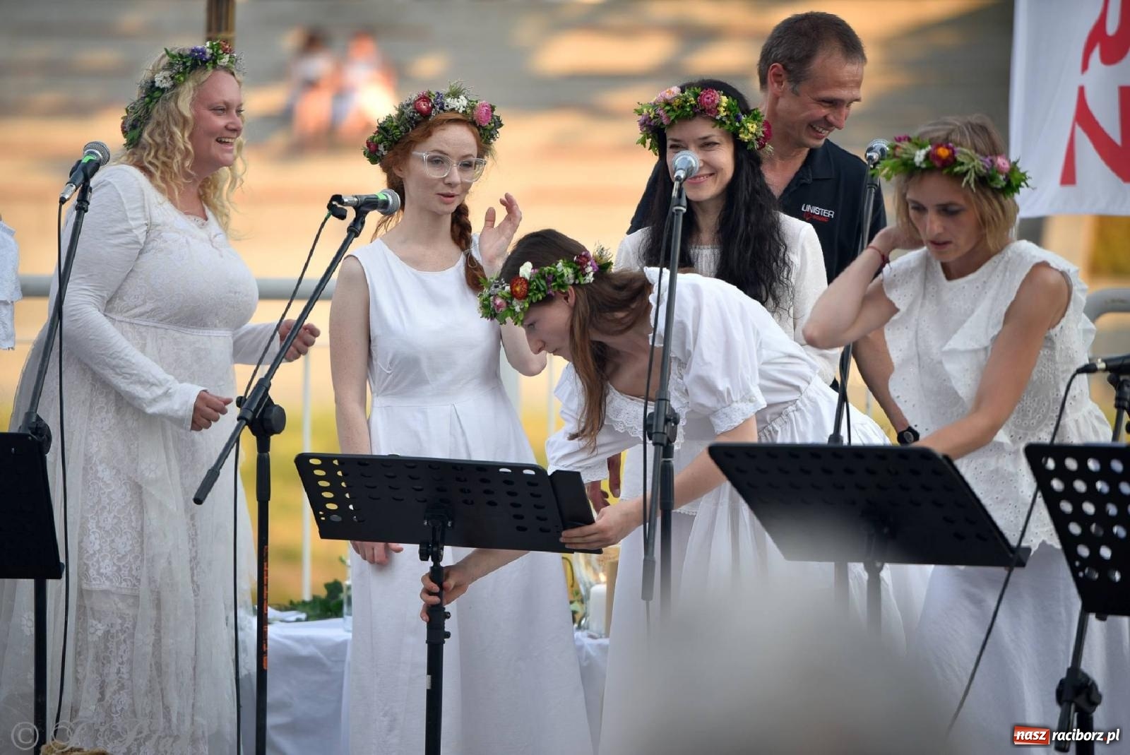 Zdjęcie w galerii na portalu naszraciborz.pl: Raciborska Noc Kupały - długi korowód nad Odrą [FOTO i WIDEO] wiadomości z regionu