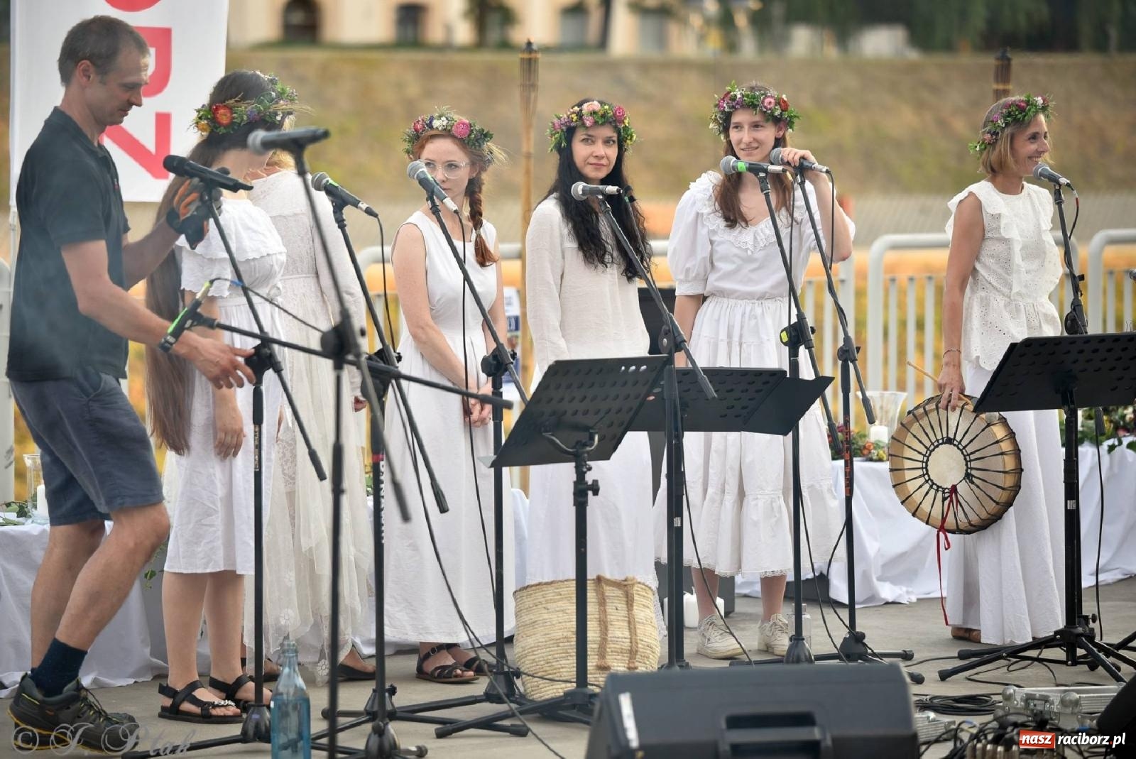 Zdjęcie w galerii na portalu naszraciborz.pl: Raciborska Noc Kupały - długi korowód nad Odrą [FOTO i WIDEO] wiadomości z regionu