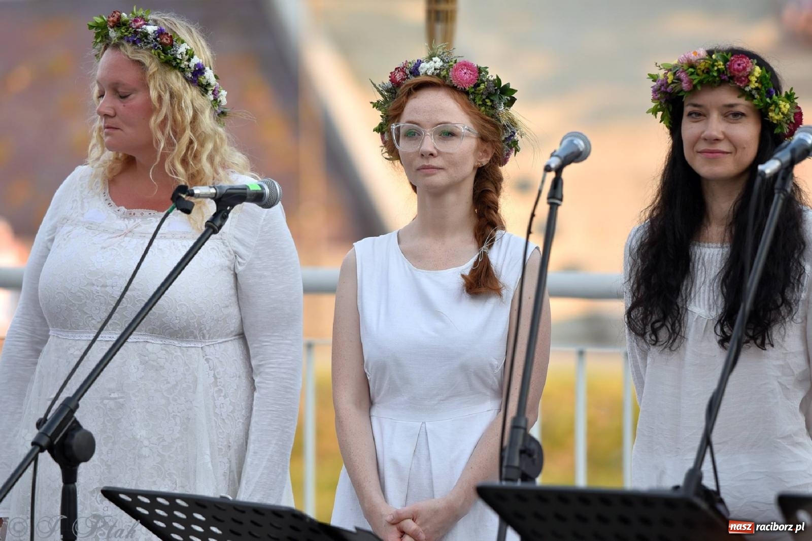 Zdjęcie w galerii na portalu naszraciborz.pl: Raciborska Noc Kupały - długi korowód nad Odrą [FOTO i WIDEO] wiadomości z regionu