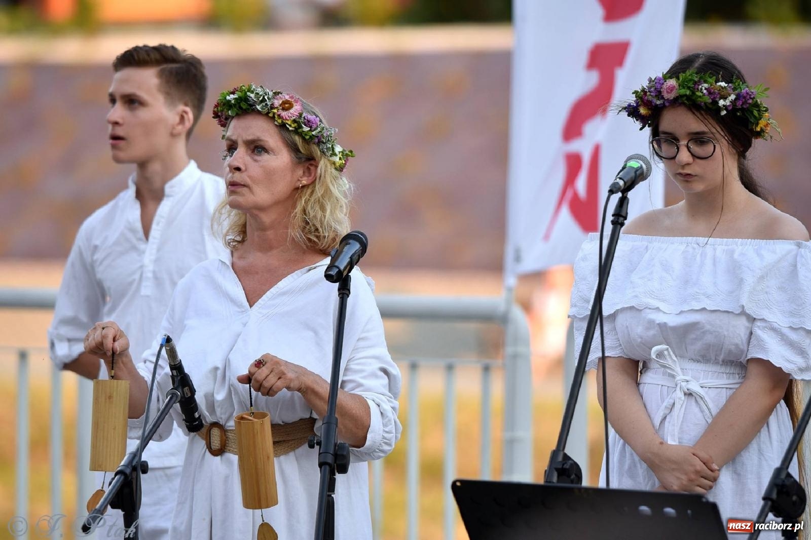 Zdjęcie w galerii na portalu naszraciborz.pl: Raciborska Noc Kupały - długi korowód nad Odrą [FOTO i WIDEO] wiadomości z regionu