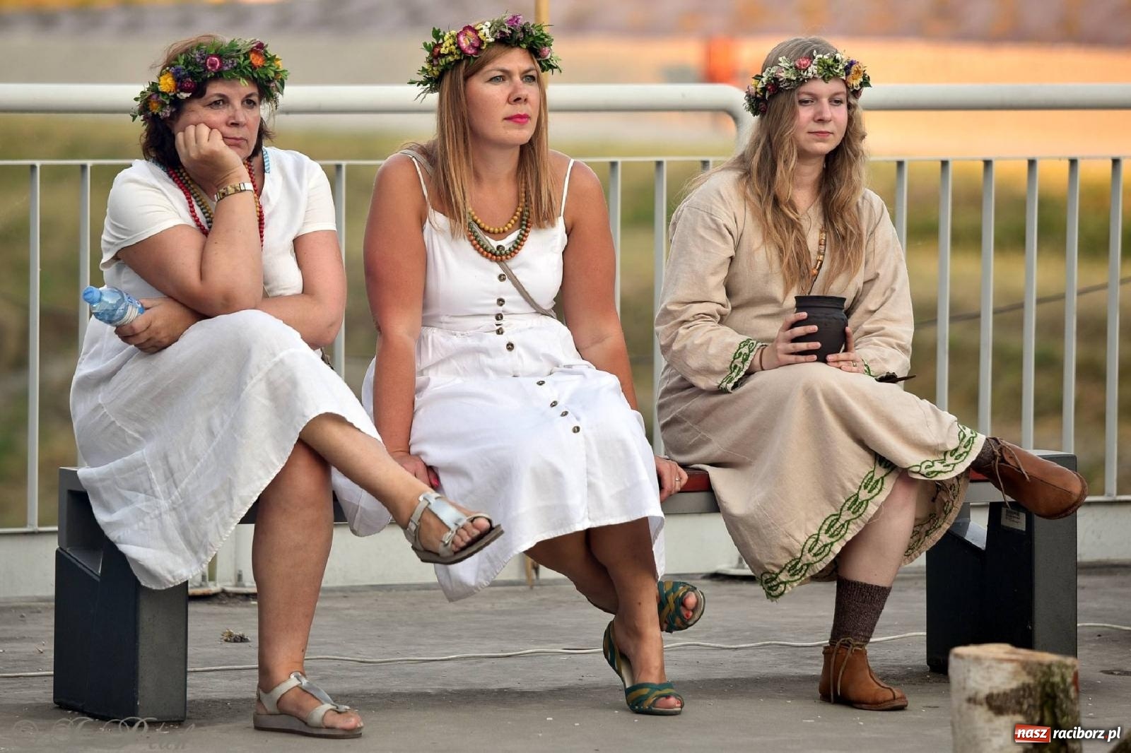 Zdjęcie w galerii na portalu naszraciborz.pl: Raciborska Noc Kupały - długi korowód nad Odrą [FOTO i WIDEO] wiadomości z regionu