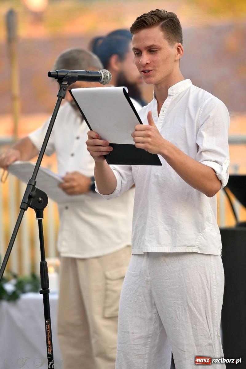 Zdjęcie w galerii na portalu naszraciborz.pl: Raciborska Noc Kupały - długi korowód nad Odrą [FOTO i WIDEO] wiadomości z regionu