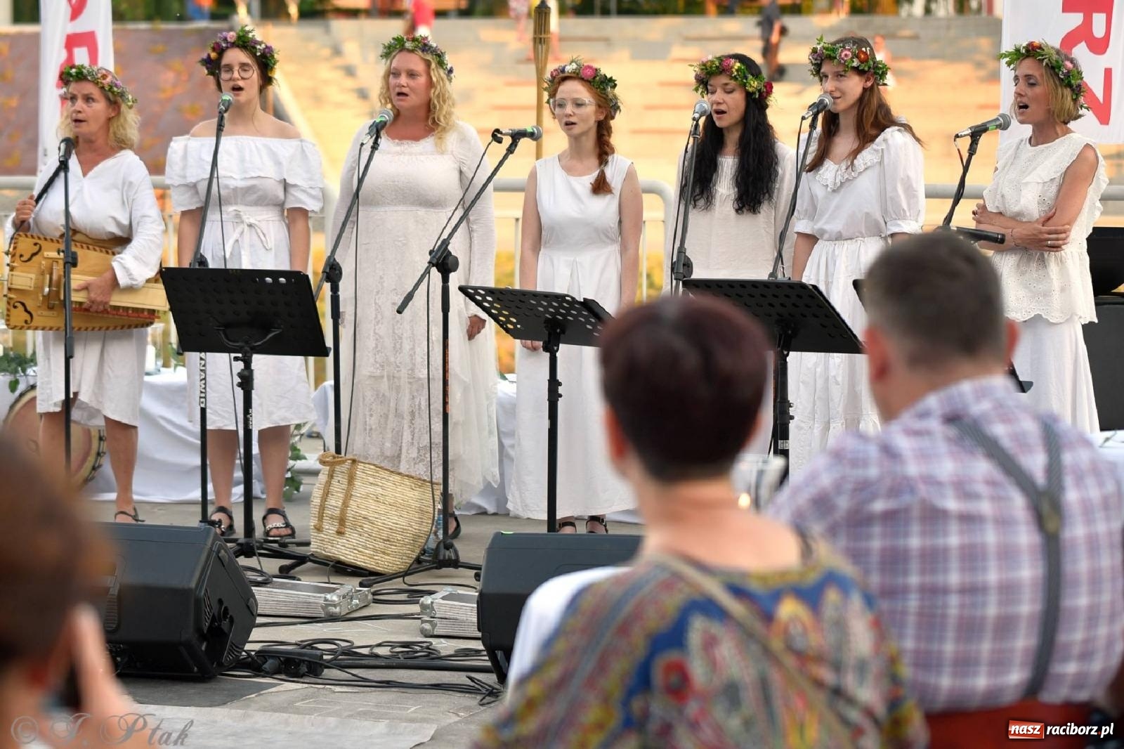 Zdjęcie w galerii na portalu naszraciborz.pl: Raciborska Noc Kupały - długi korowód nad Odrą [FOTO i WIDEO] wiadomości z regionu