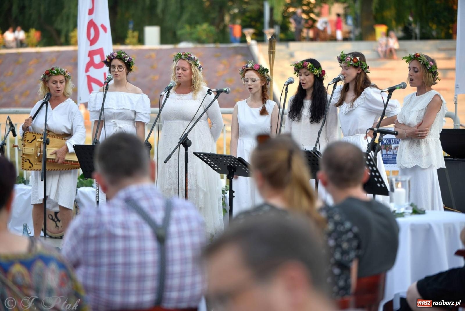 Zdjęcie w galerii na portalu naszraciborz.pl: Raciborska Noc Kupały - długi korowód nad Odrą [FOTO i WIDEO] wiadomości z regionu