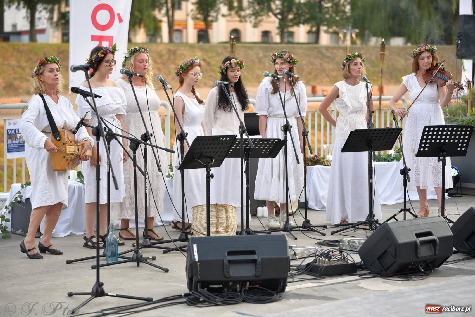 Zdjęcie w galerii na portalu naszraciborz.pl: Raciborska Noc Kupały - długi korowód nad Odrą [FOTO i WIDEO] wiadomości z regionu