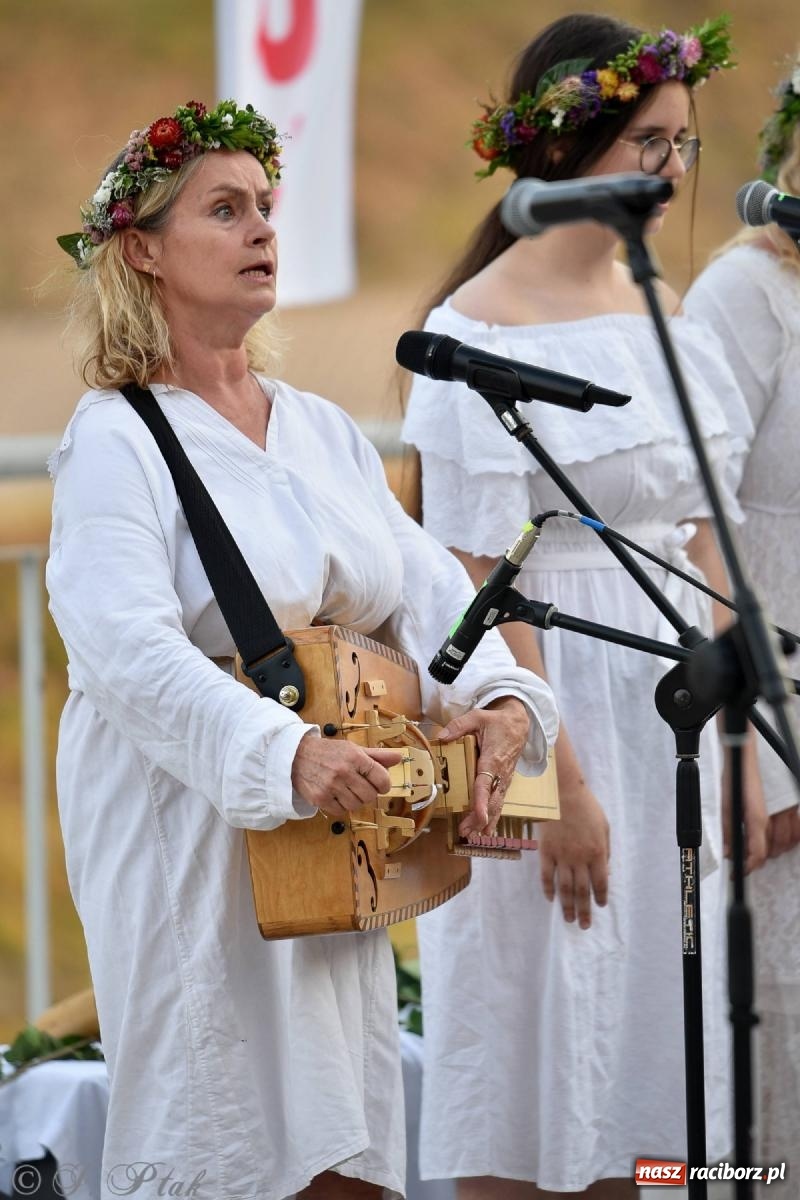 Zdjęcie w galerii na portalu naszraciborz.pl: Raciborska Noc Kupały - długi korowód nad Odrą [FOTO i WIDEO] wiadomości z regionu