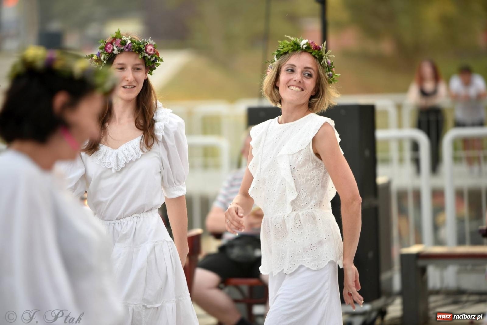 Zdjęcie w galerii na portalu naszraciborz.pl: Raciborska Noc Kupały - długi korowód nad Odrą [FOTO i WIDEO] wiadomości z regionu