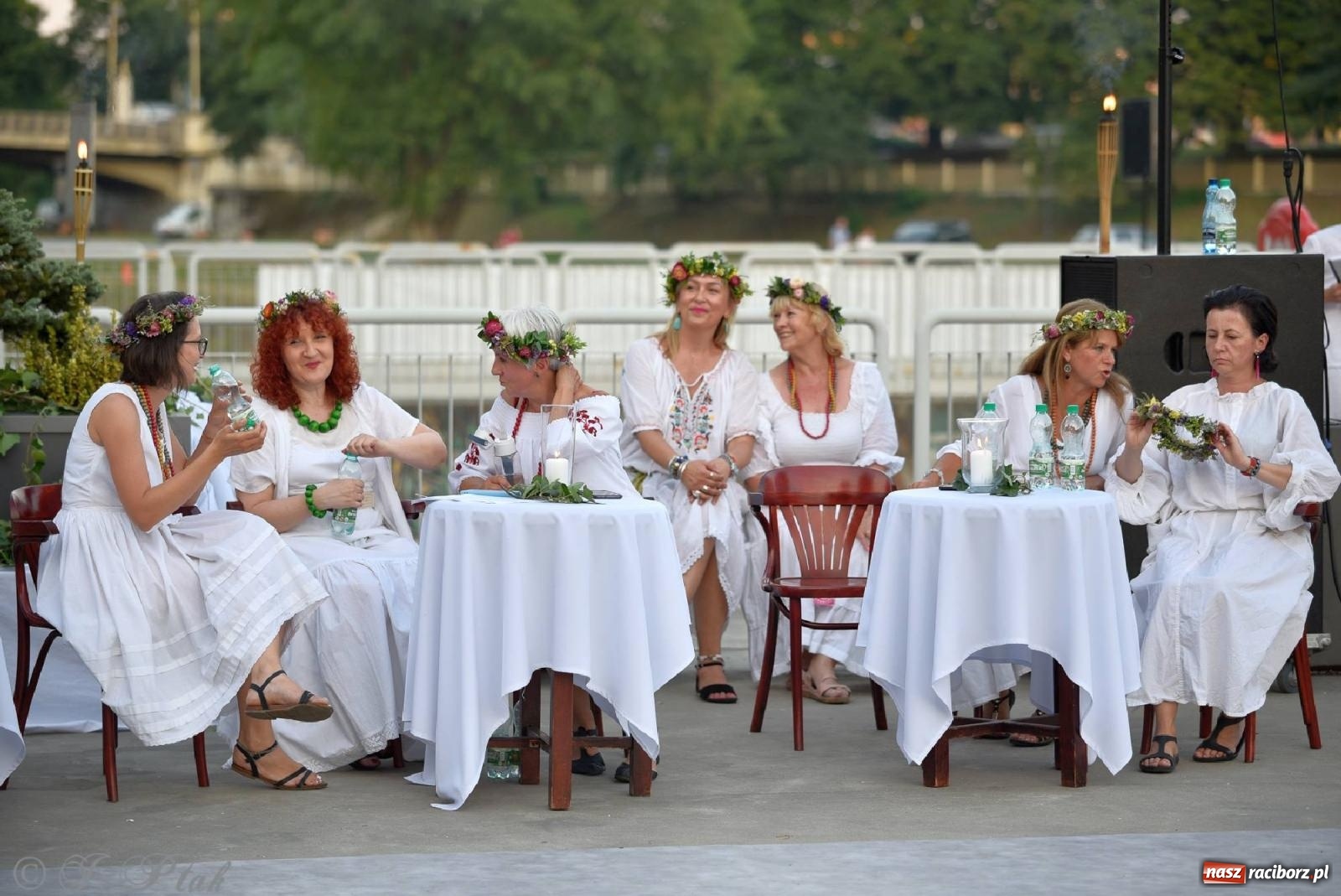 Zdjęcie w galerii na portalu naszraciborz.pl: Raciborska Noc Kupały - długi korowód nad Odrą [FOTO i WIDEO] wiadomości z regionu
