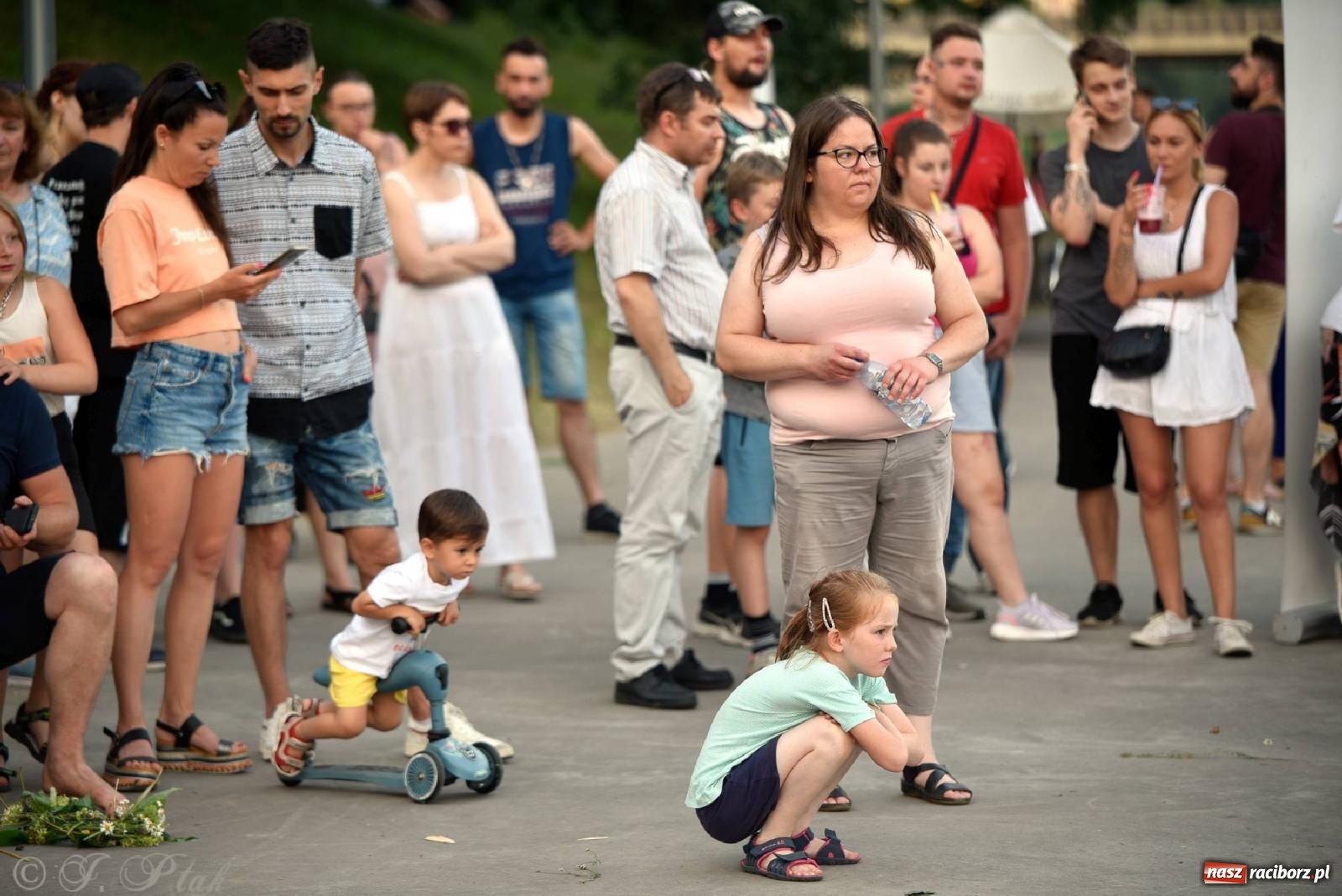 Zdjęcie w galerii na portalu naszraciborz.pl: Raciborska Noc Kupały - długi korowód nad Odrą [FOTO i WIDEO] wiadomości z regionu