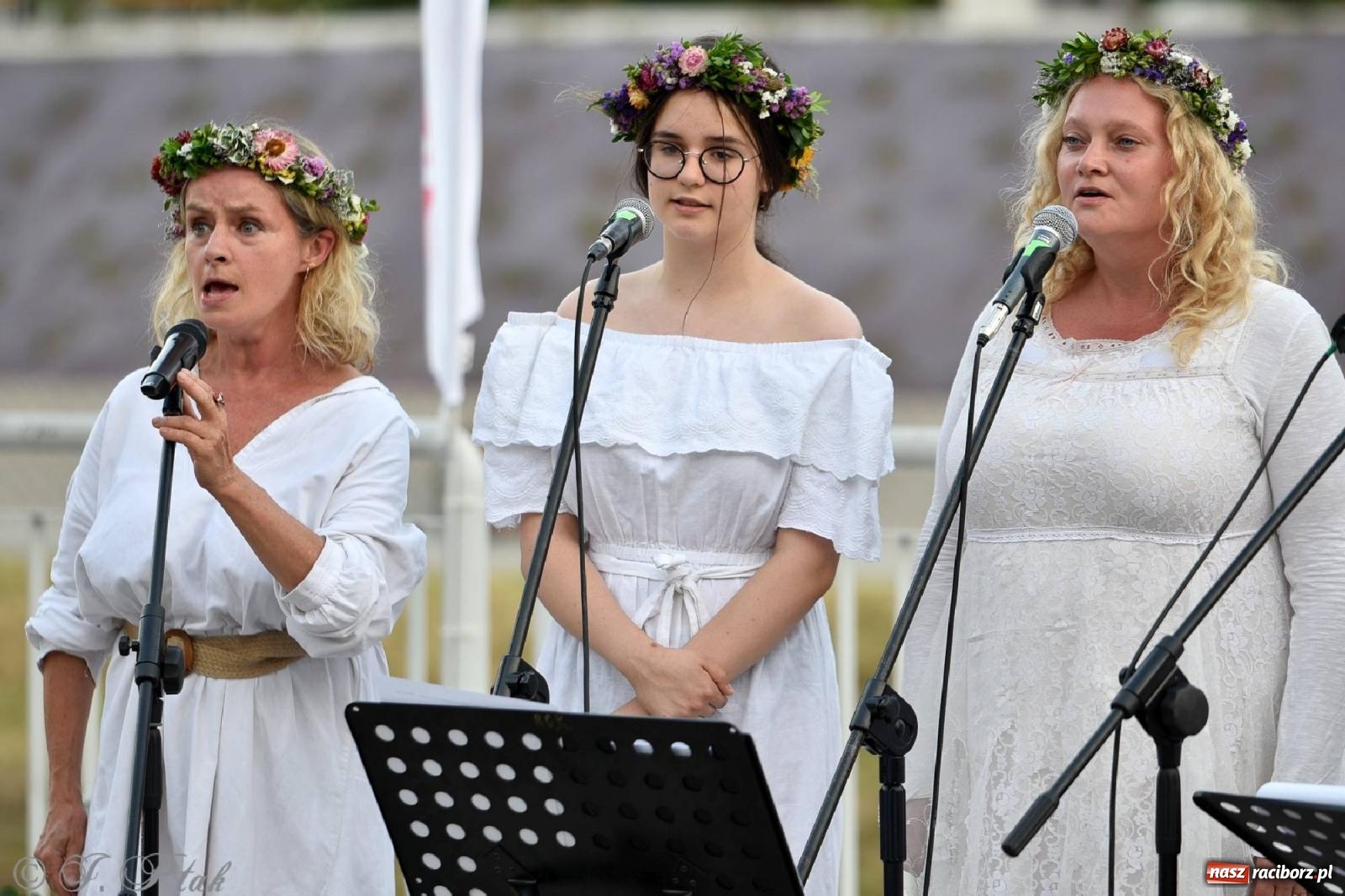Zdjęcie w galerii na portalu naszraciborz.pl: Raciborska Noc Kupały - długi korowód nad Odrą [FOTO i WIDEO] wiadomości z regionu