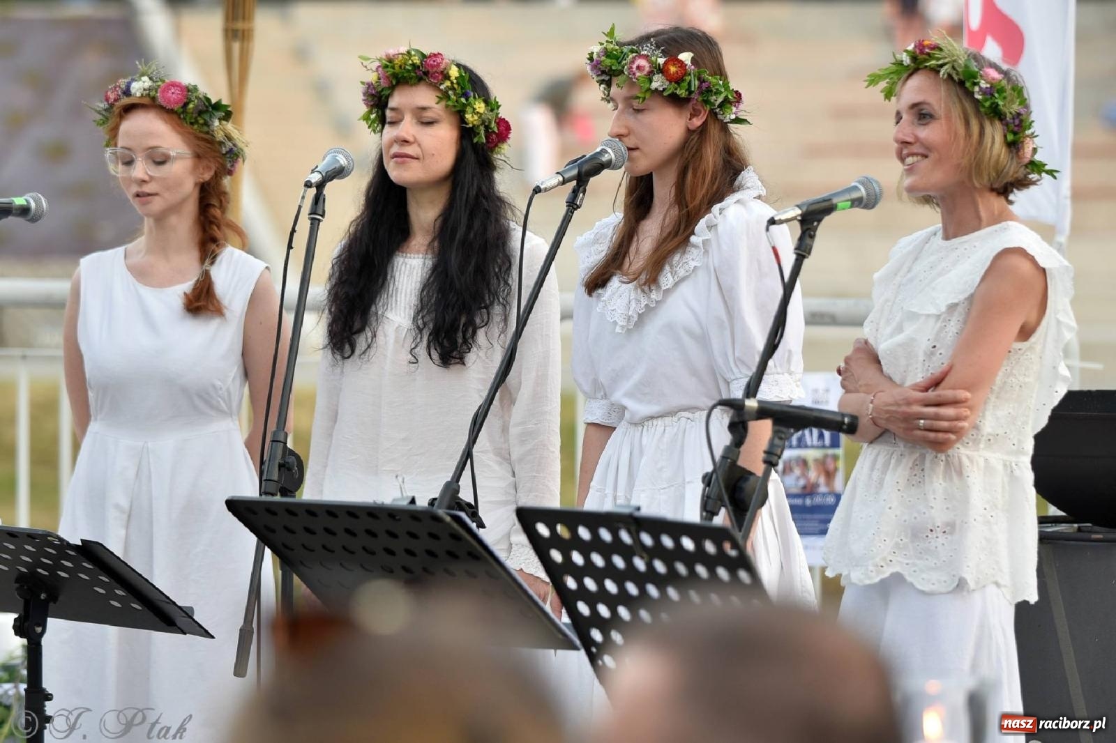 Zdjęcie w galerii na portalu naszraciborz.pl: Raciborska Noc Kupały - długi korowód nad Odrą [FOTO i WIDEO] wiadomości z regionu