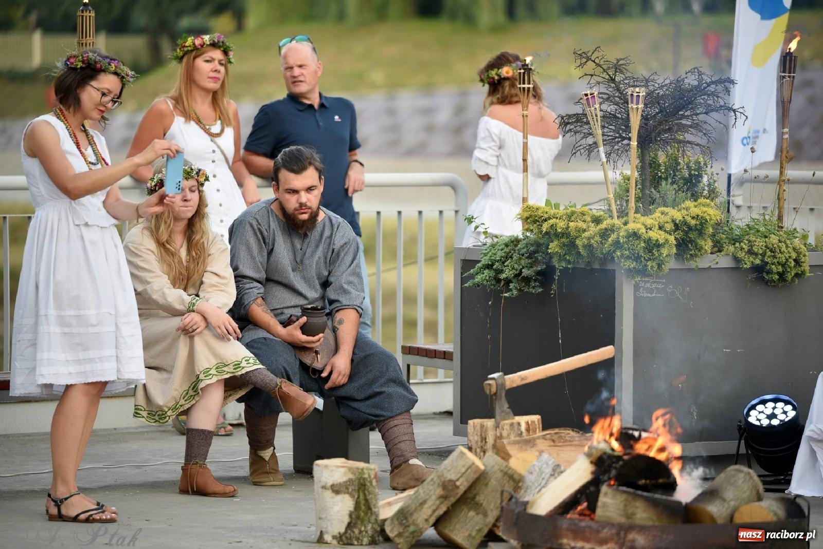 Zdjęcie w galerii na portalu naszraciborz.pl: Raciborska Noc Kupały - długi korowód nad Odrą [FOTO i WIDEO] wiadomości z regionu