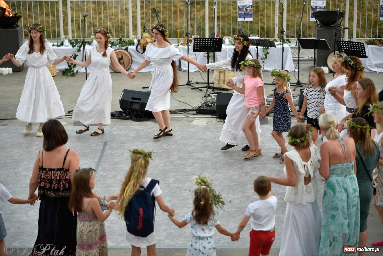 Zdjęcie w galerii na portalu naszraciborz.pl: Raciborska Noc Kupały - długi korowód nad Odrą [FOTO i WIDEO] wiadomości z regionu