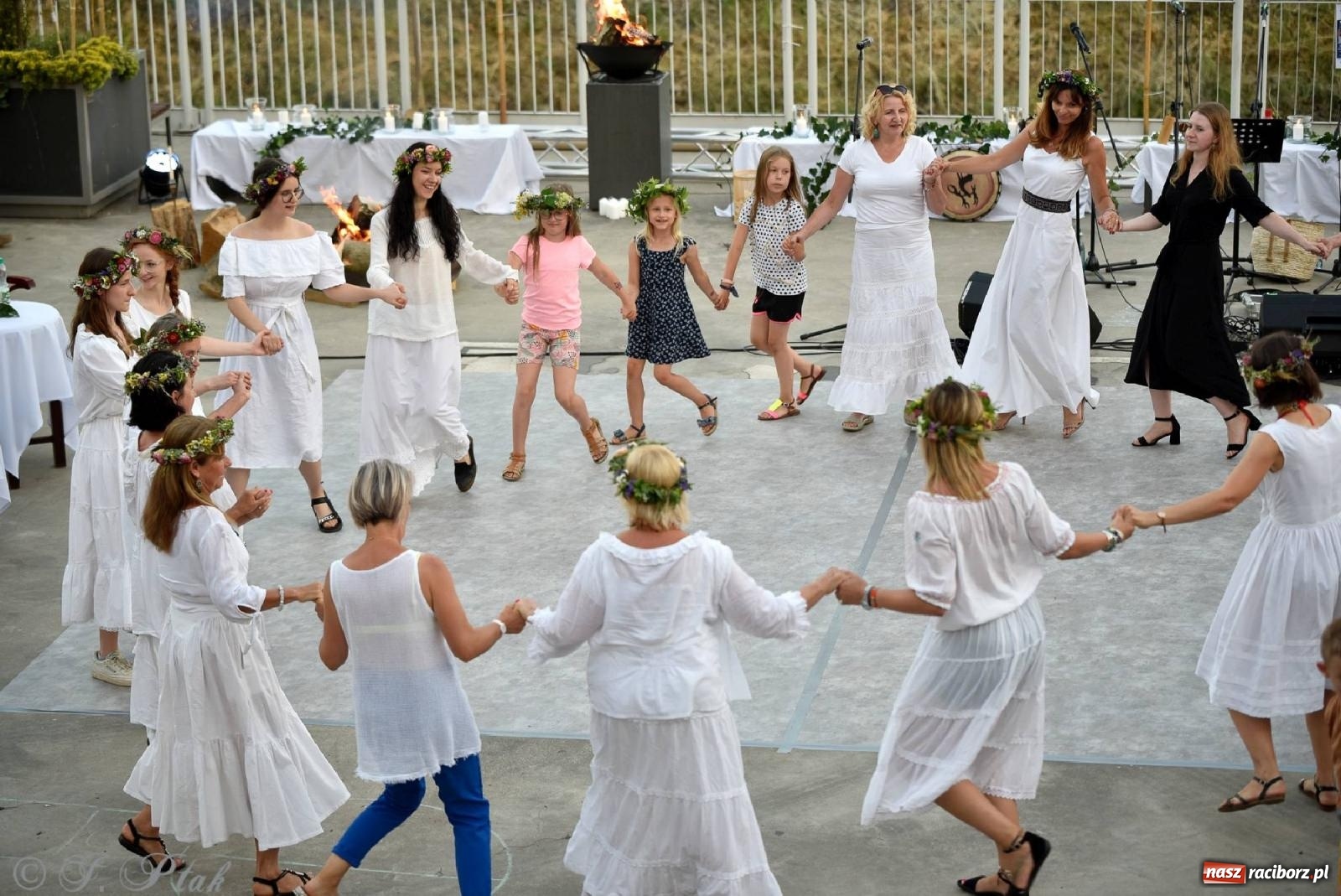 Zdjęcie w galerii na portalu naszraciborz.pl: Raciborska Noc Kupały - długi korowód nad Odrą [FOTO i WIDEO] wiadomości z regionu