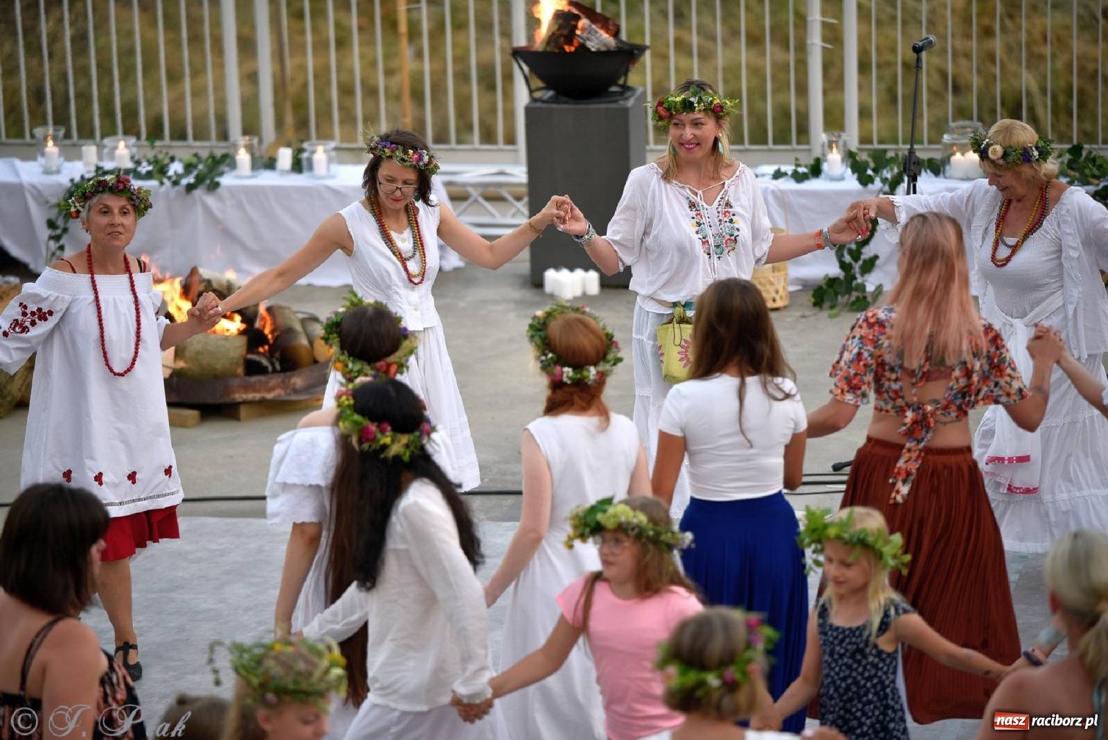 Zdjęcie w galerii na portalu naszraciborz.pl: Raciborska Noc Kupały - długi korowód nad Odrą [FOTO i WIDEO] wiadomości z regionu