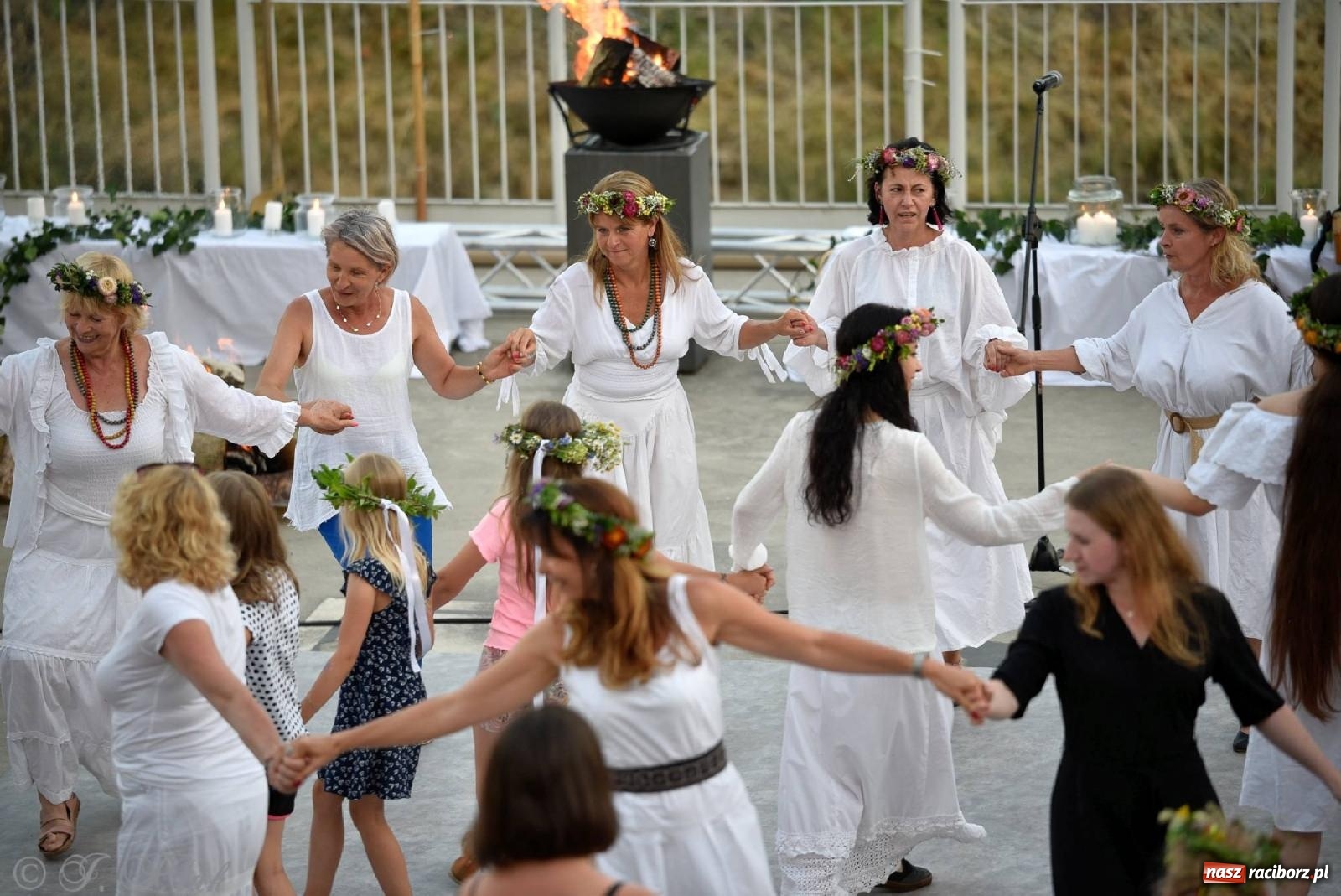 Zdjęcie w galerii na portalu naszraciborz.pl: Raciborska Noc Kupały - długi korowód nad Odrą [FOTO i WIDEO] wiadomości z regionu