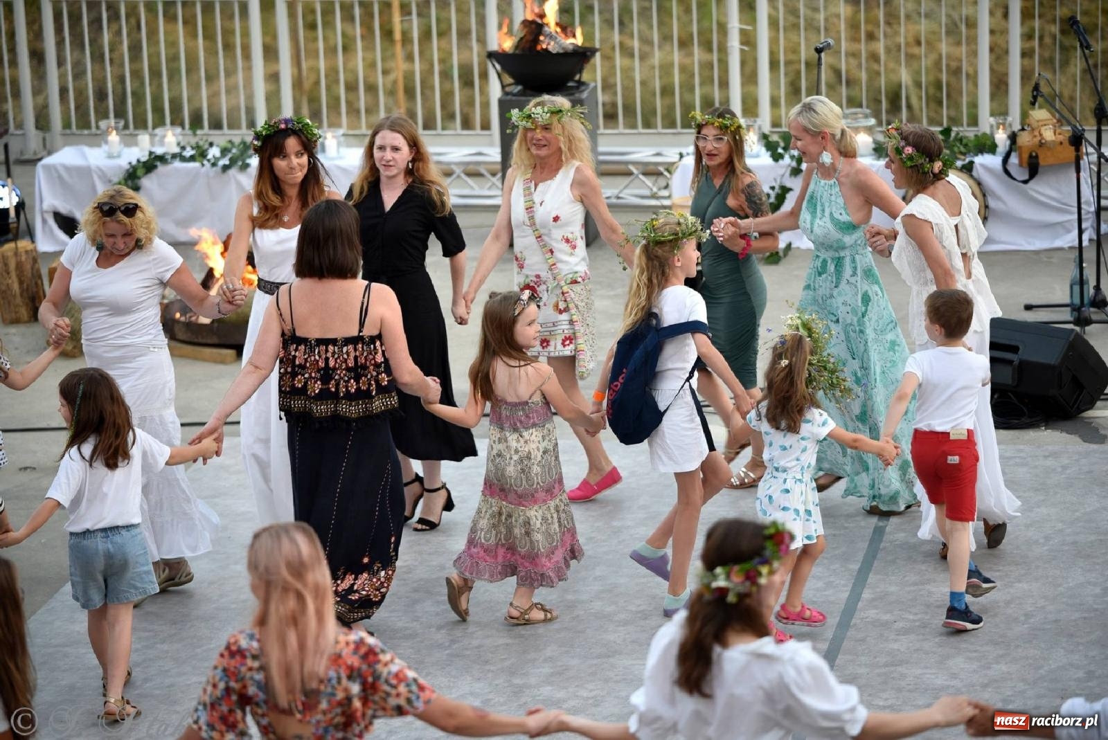 Zdjęcie w galerii na portalu naszraciborz.pl: Raciborska Noc Kupały - długi korowód nad Odrą [FOTO i WIDEO] wiadomości z regionu