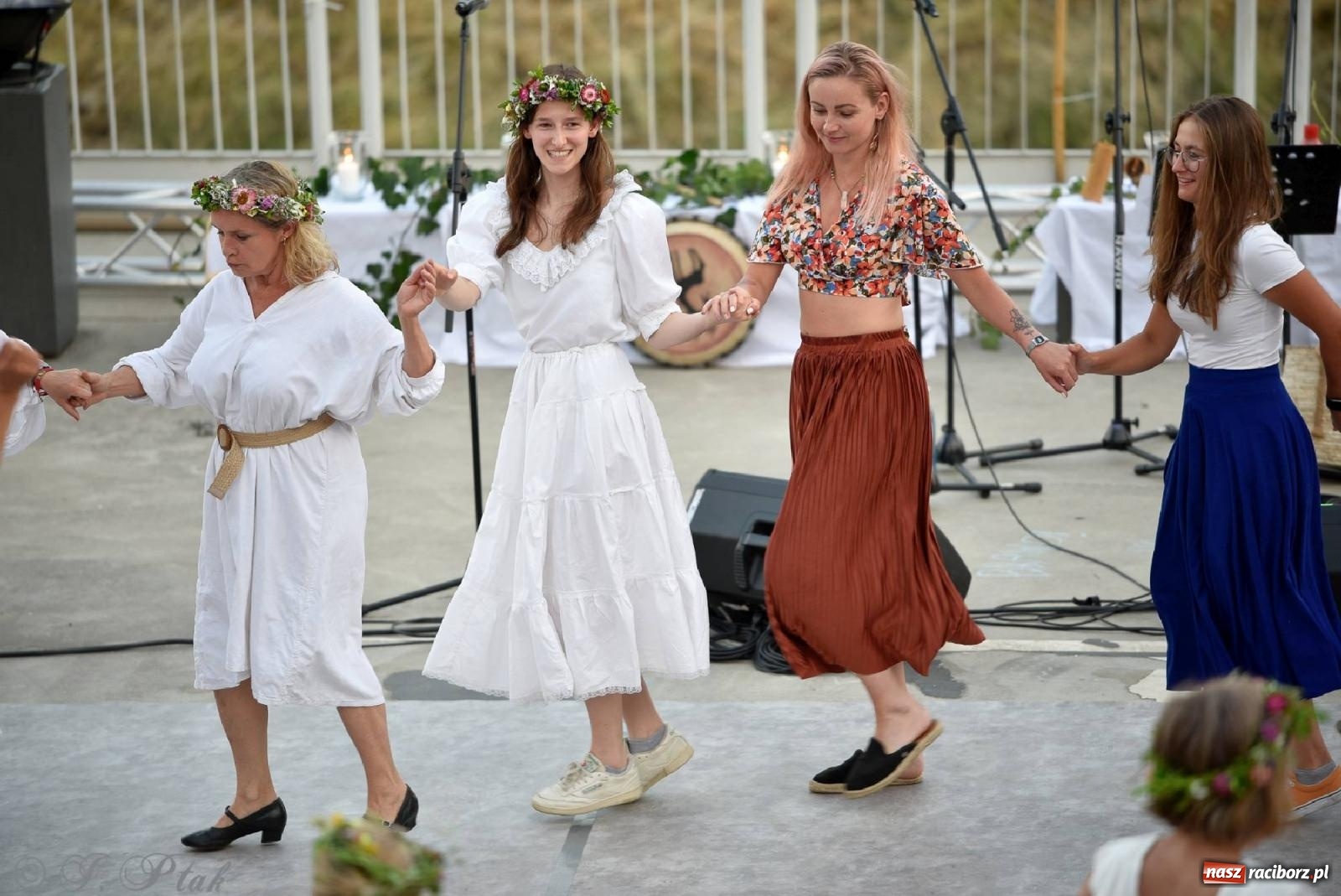 Zdjęcie w galerii na portalu naszraciborz.pl: Raciborska Noc Kupały - długi korowód nad Odrą [FOTO i WIDEO] wiadomości z regionu