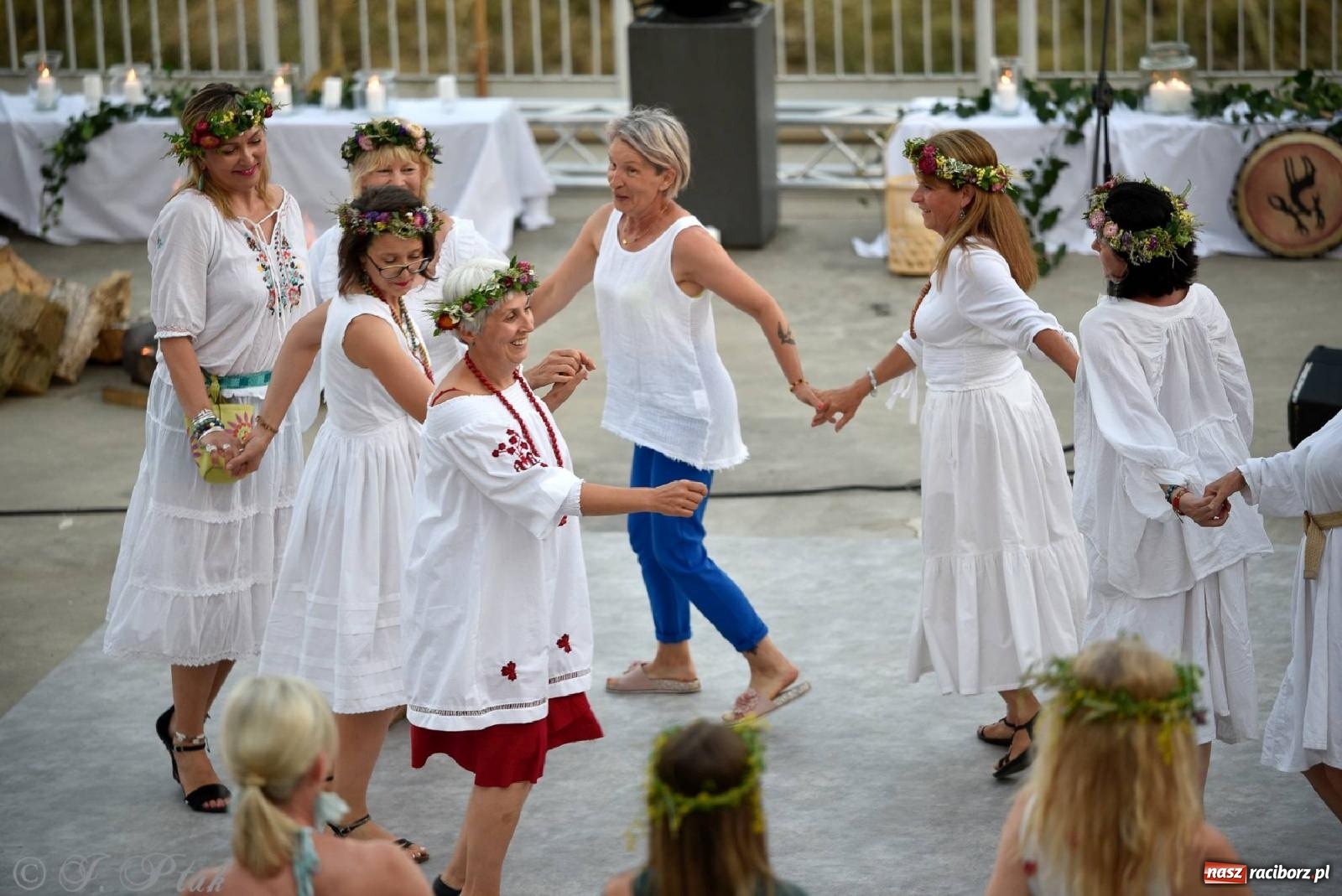 Zdjęcie w galerii na portalu naszraciborz.pl: Raciborska Noc Kupały - długi korowód nad Odrą [FOTO i WIDEO] wiadomości z regionu