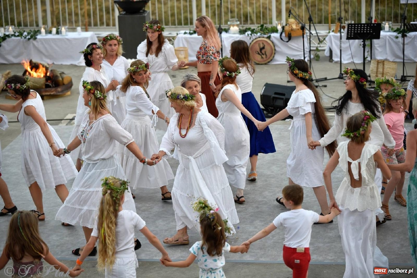 Zdjęcie w galerii na portalu naszraciborz.pl: Raciborska Noc Kupały - długi korowód nad Odrą [FOTO i WIDEO] wiadomości z regionu