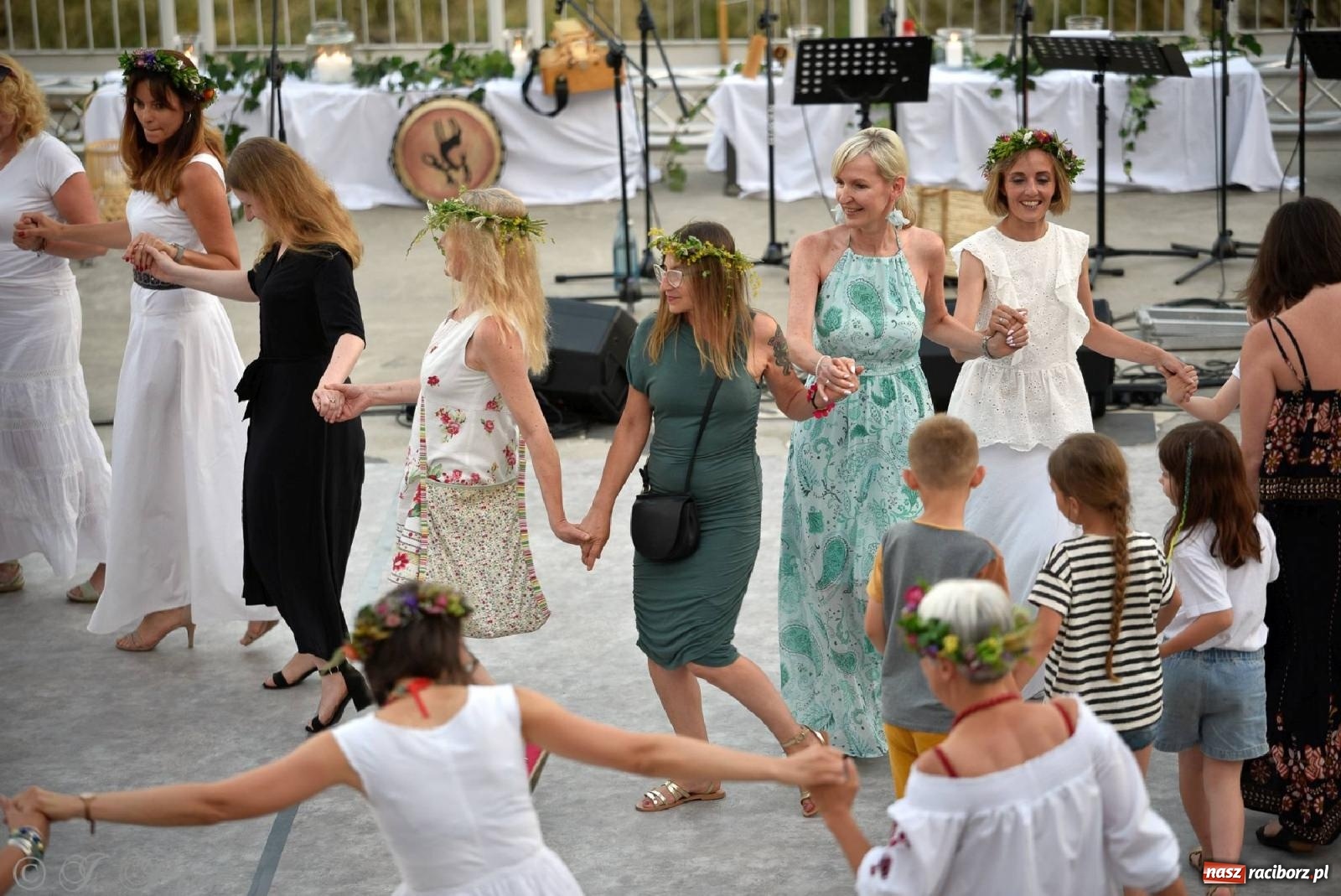 Zdjęcie w galerii na portalu naszraciborz.pl: Raciborska Noc Kupały - długi korowód nad Odrą [FOTO i WIDEO] wiadomości z regionu