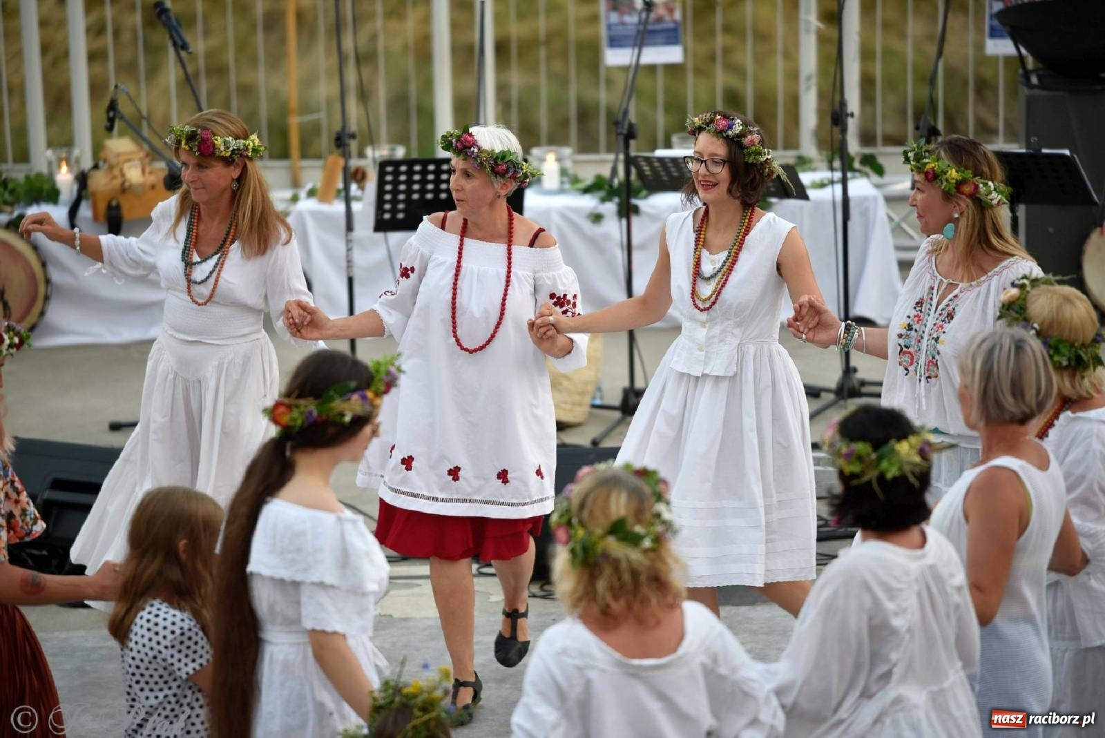 Zdjęcie w galerii na portalu naszraciborz.pl: Raciborska Noc Kupały - długi korowód nad Odrą [FOTO i WIDEO] wiadomości z regionu