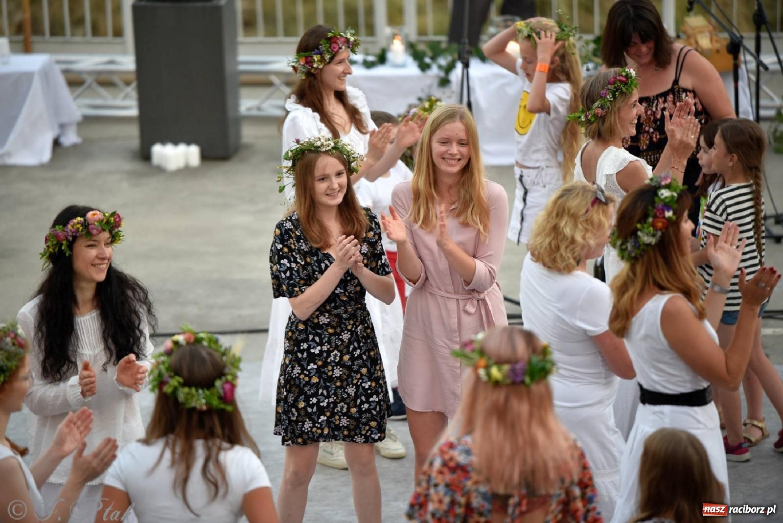 Zdjęcie w galerii na portalu naszraciborz.pl: Raciborska Noc Kupały - długi korowód nad Odrą [FOTO i WIDEO] wiadomości z regionu