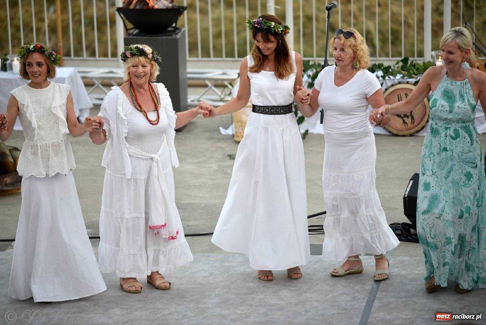 Zdjęcie w galerii na portalu naszraciborz.pl: Raciborska Noc Kupały - długi korowód nad Odrą [FOTO i WIDEO] wiadomości z regionu