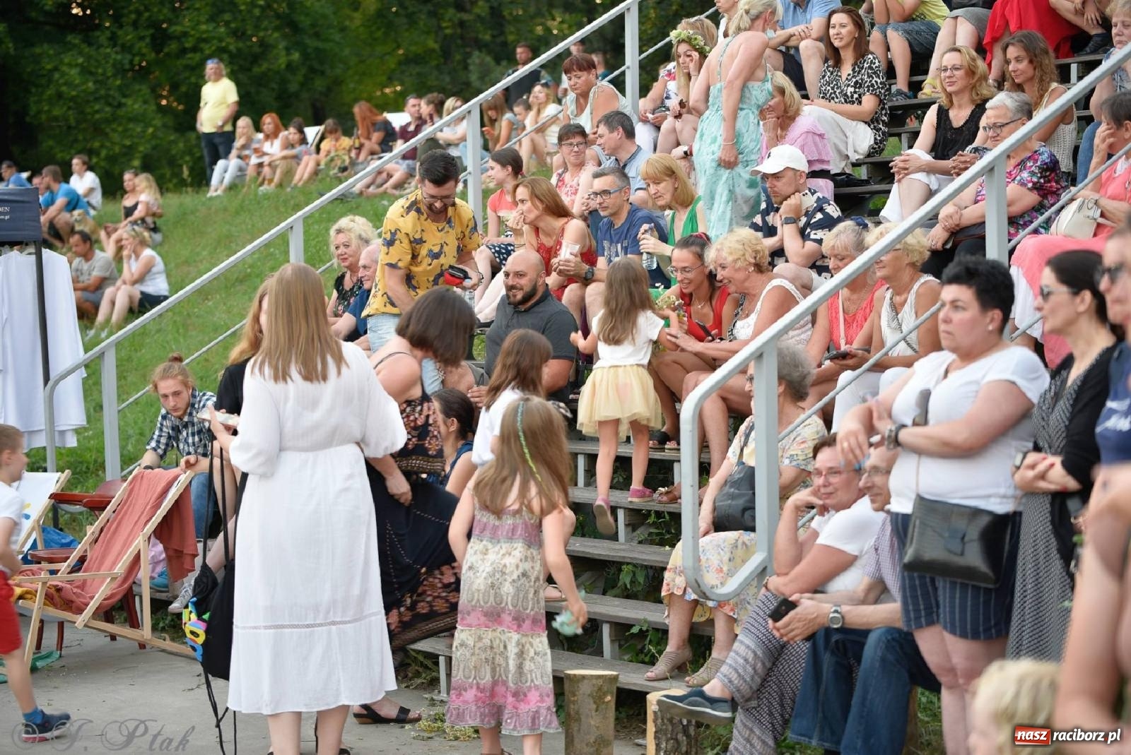 Zdjęcie w galerii na portalu naszraciborz.pl: Raciborska Noc Kupały - długi korowód nad Odrą [FOTO i WIDEO] wiadomości z regionu