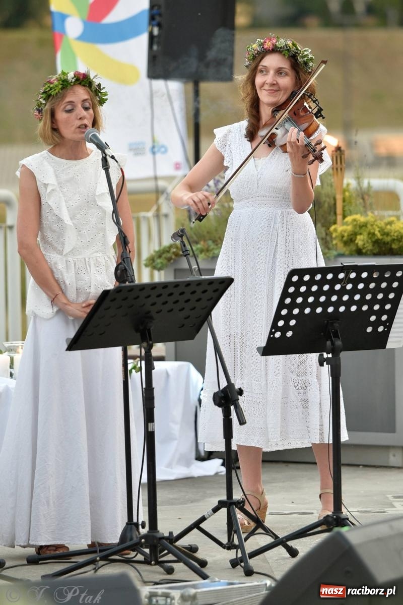 Zdjęcie w galerii na portalu naszraciborz.pl: Raciborska Noc Kupały - długi korowód nad Odrą [FOTO i WIDEO] wiadomości z regionu
