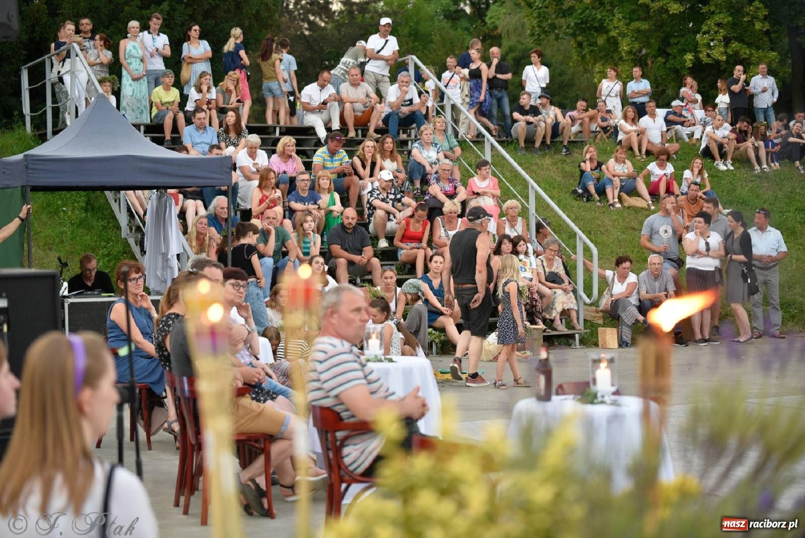 Zdjęcie w galerii na portalu naszraciborz.pl: Raciborska Noc Kupały - długi korowód nad Odrą [FOTO i WIDEO] wiadomości z regionu