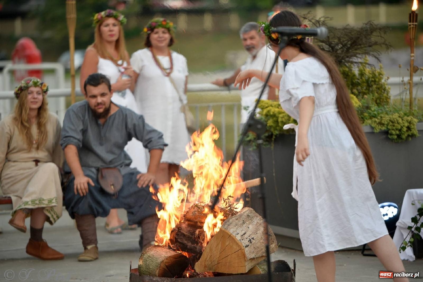 Zdjęcie w galerii na portalu naszraciborz.pl: Raciborska Noc Kupały - długi korowód nad Odrą [FOTO i WIDEO] wiadomości z regionu