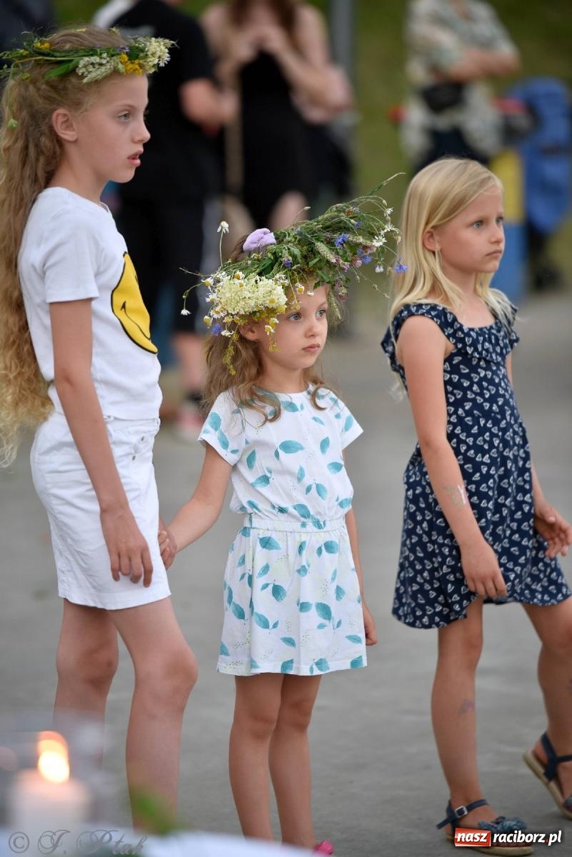 Zdjęcie w galerii na portalu naszraciborz.pl: Raciborska Noc Kupały - długi korowód nad Odrą [FOTO i WIDEO] wiadomości z regionu
