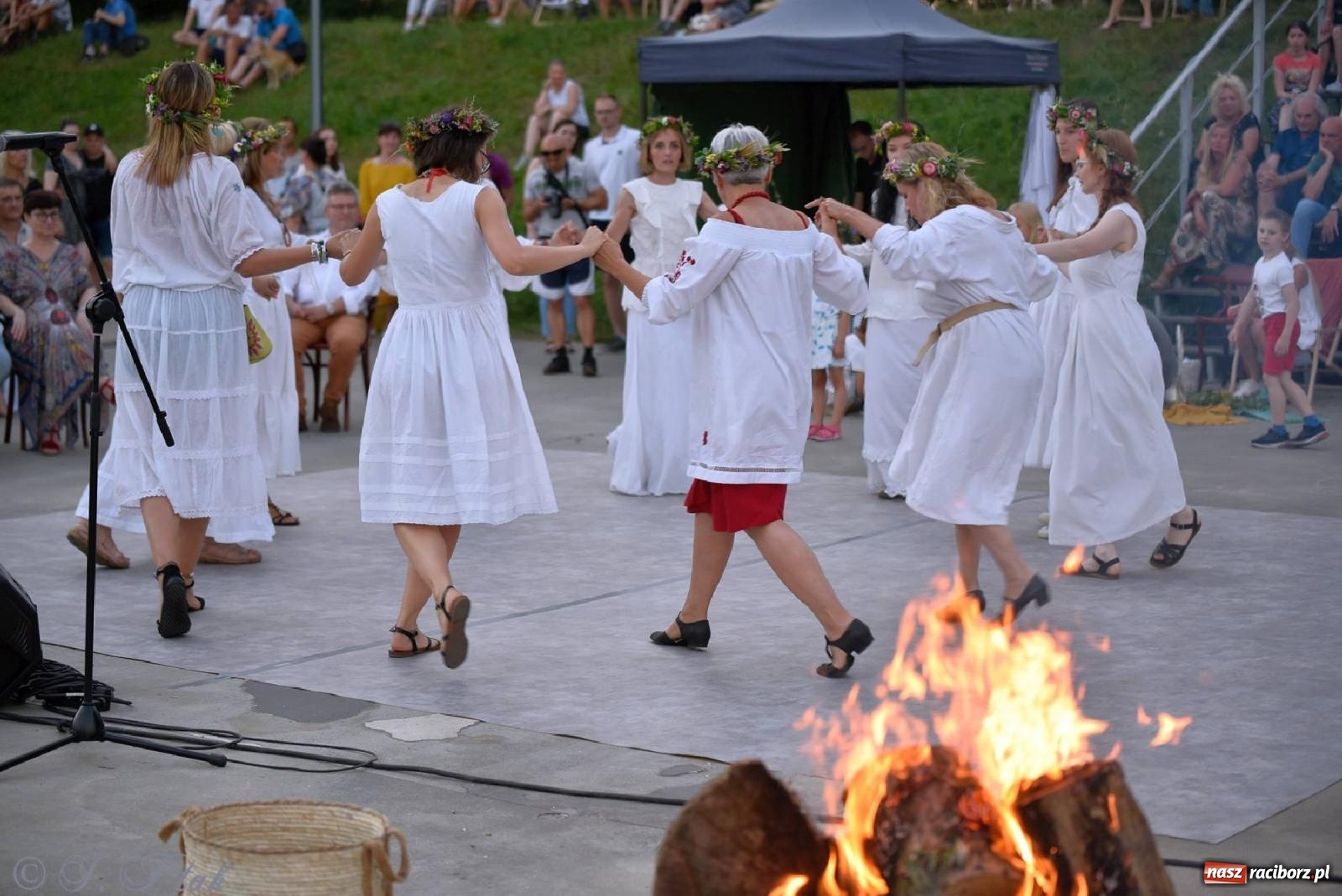 Zdjęcie w galerii na portalu naszraciborz.pl: Raciborska Noc Kupały - długi korowód nad Odrą [FOTO i WIDEO] wiadomości z regionu