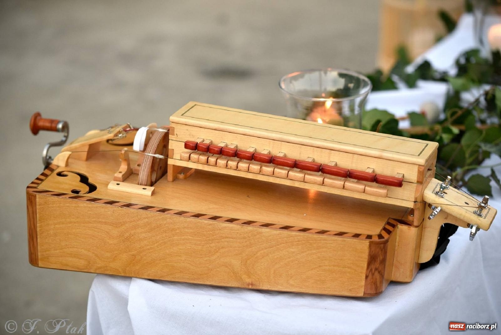 Zdjęcie w galerii na portalu naszraciborz.pl: Raciborska Noc Kupały - długi korowód nad Odrą [FOTO i WIDEO] wiadomości z regionu