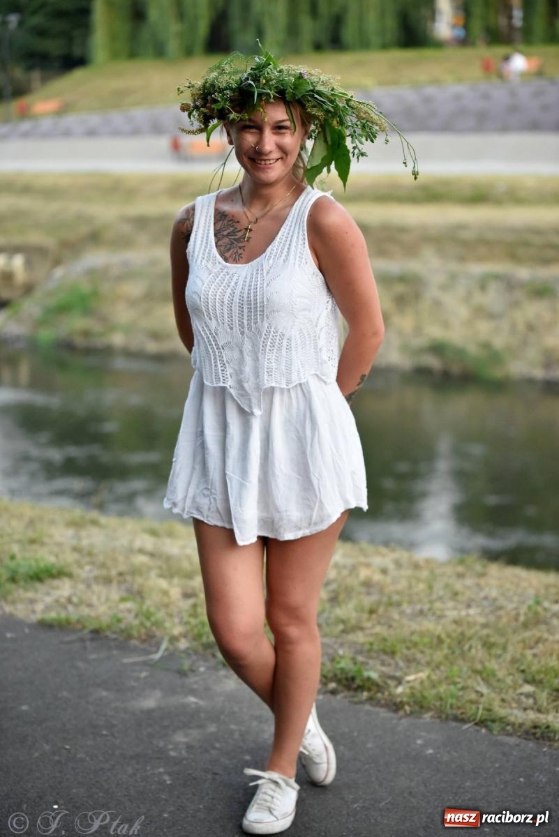 Zdjęcie w galerii na portalu naszraciborz.pl: Raciborska Noc Kupały - długi korowód nad Odrą [FOTO i WIDEO] wiadomości z regionu