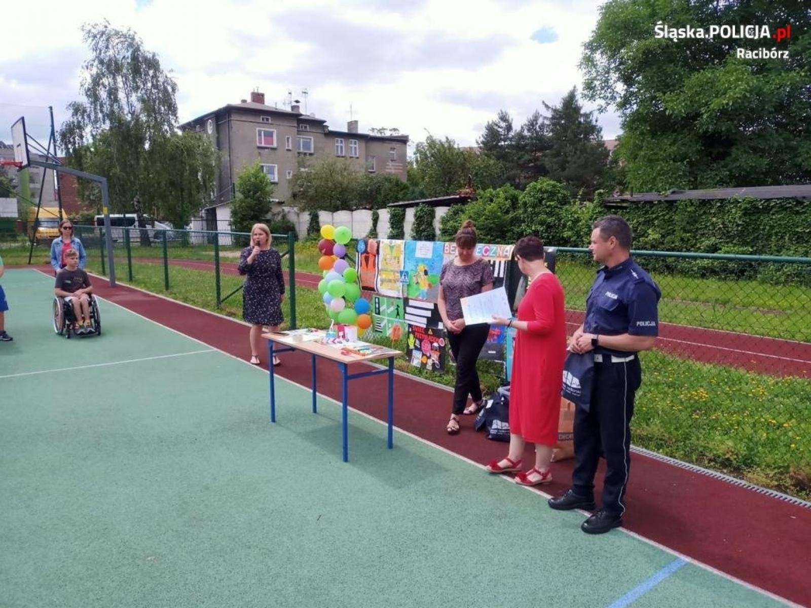 Zdjęcie w galerii na portalu naszraciborz.pl: Finaliści konkursu plastycznego nagrodzeni wiadomości z regionu