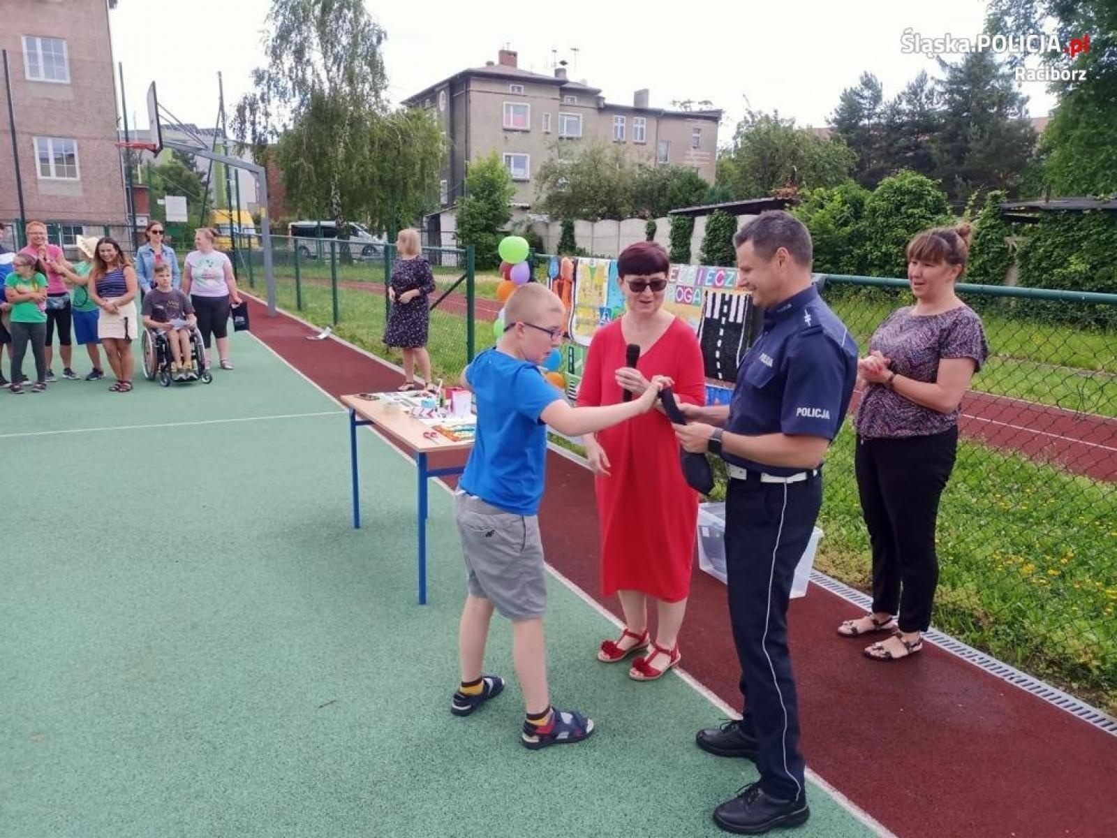 Zdjęcie w galerii na portalu naszraciborz.pl: Finaliści konkursu plastycznego nagrodzeni wiadomości z regionu